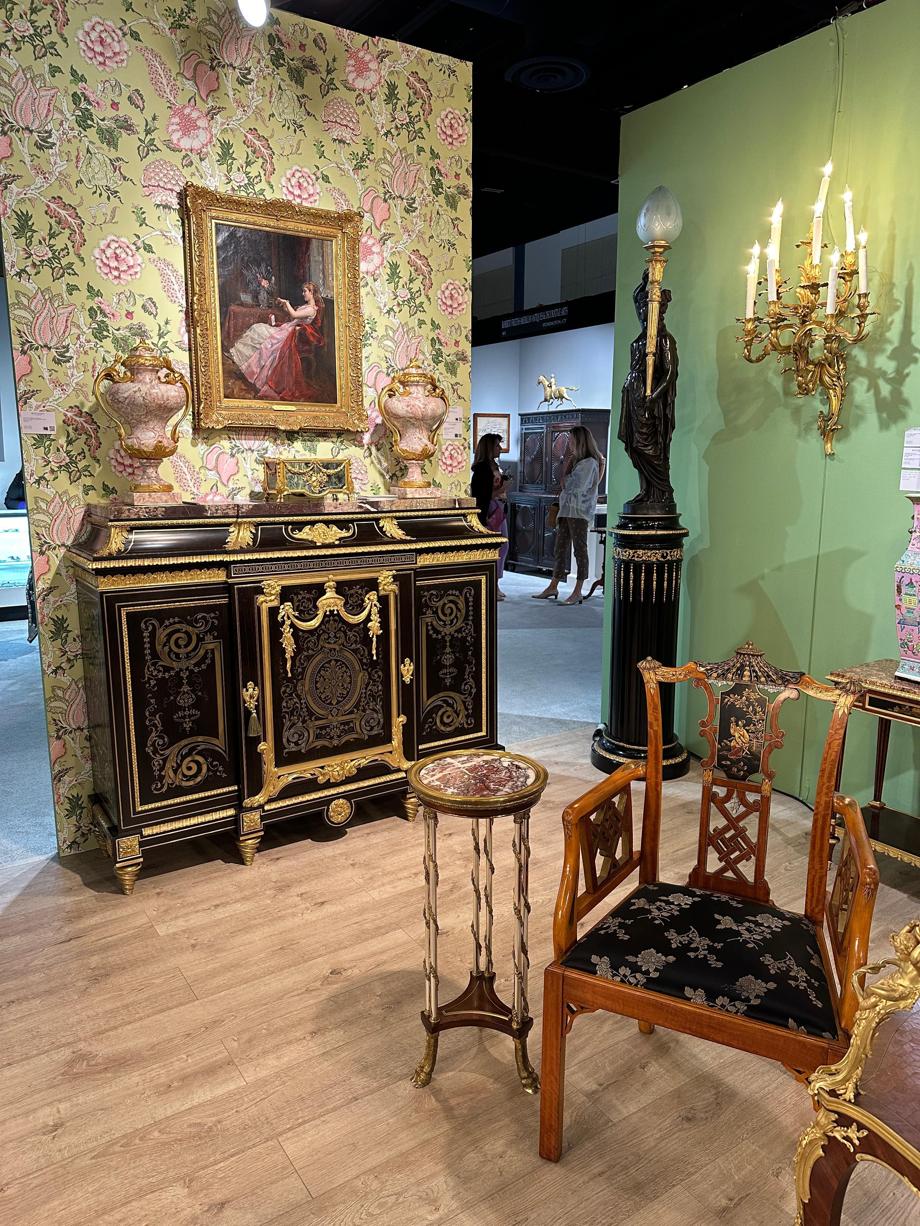 Paire de tables de Gueridon du XIXe siècle à plateau de marbre, bronze doré et argenté en vente 3
