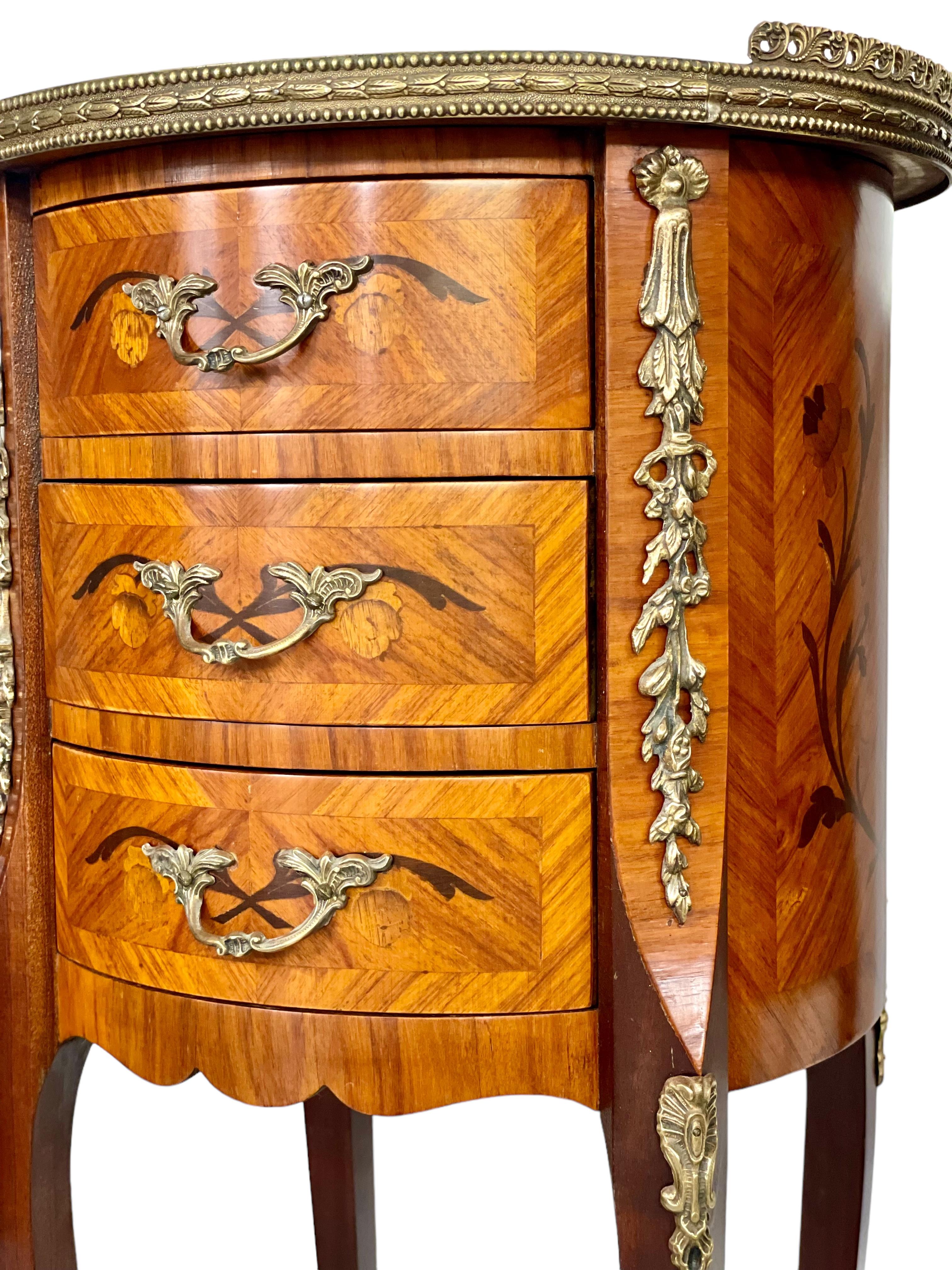 19th Century Pair of Marquetry Bedside Nightstands Tables In Good Condition In LA CIOTAT, FR