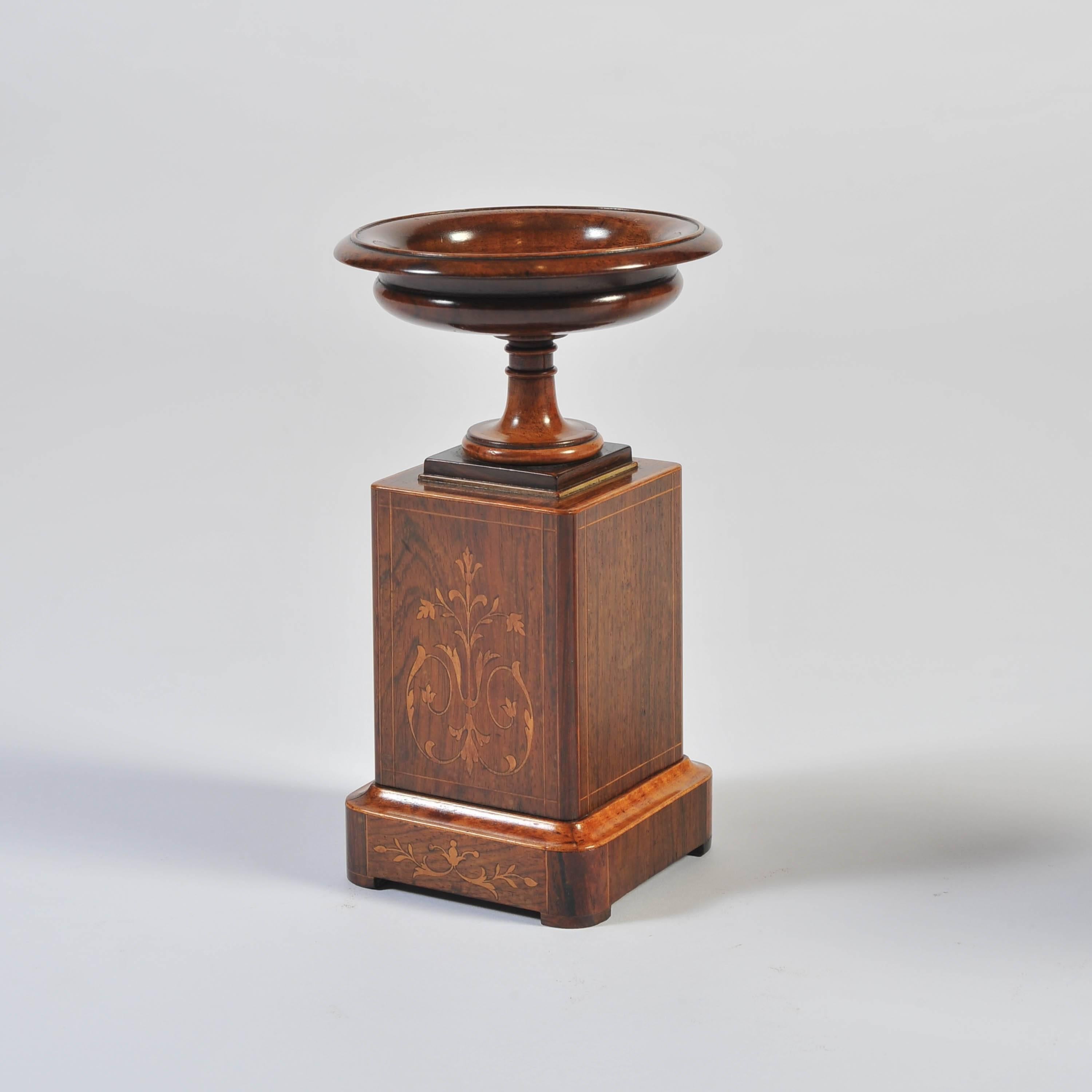 Pair of 19th Century Marquetry Tazza, in Rosewood, Walnut and Boxwood  In Good Condition In London, GB