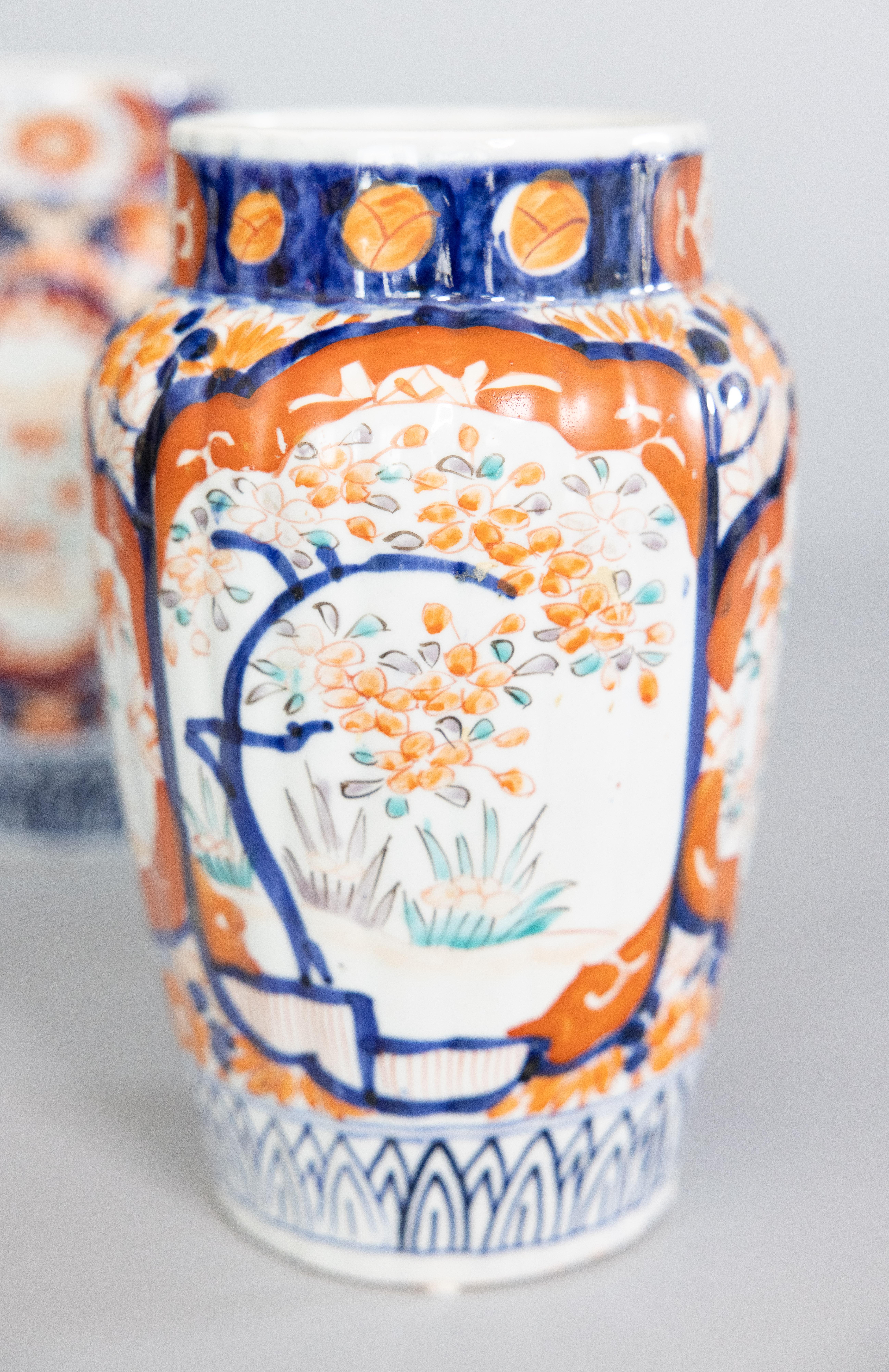 Porcellana Coppia di vasi in porcellana Imari Porcelain giapponese del XIX secolo del periodo Meiji in vendita