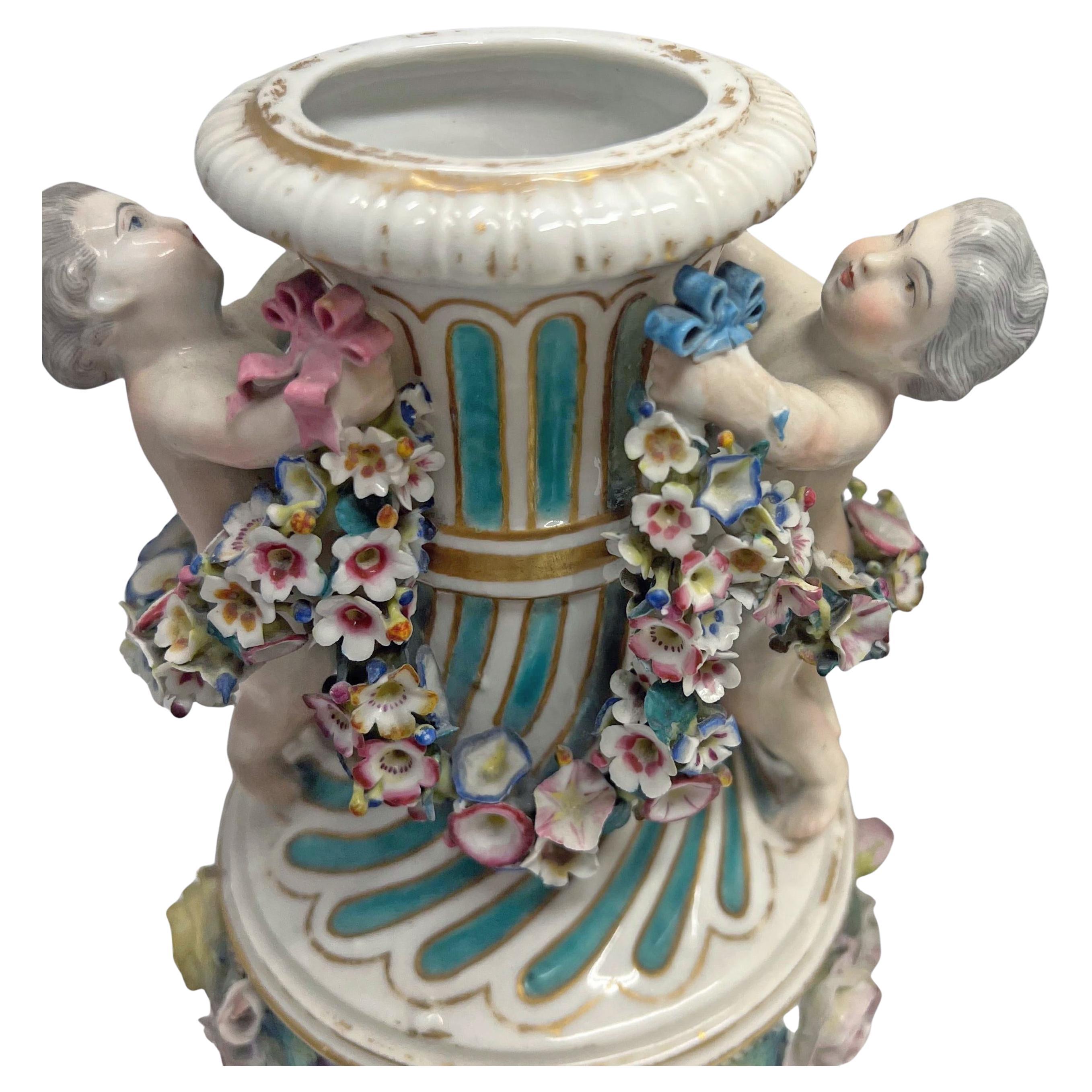 Femenino o masculino Pareja de jarrones con cubierta de porcelana dorada de Meissen del siglo XIX en venta
