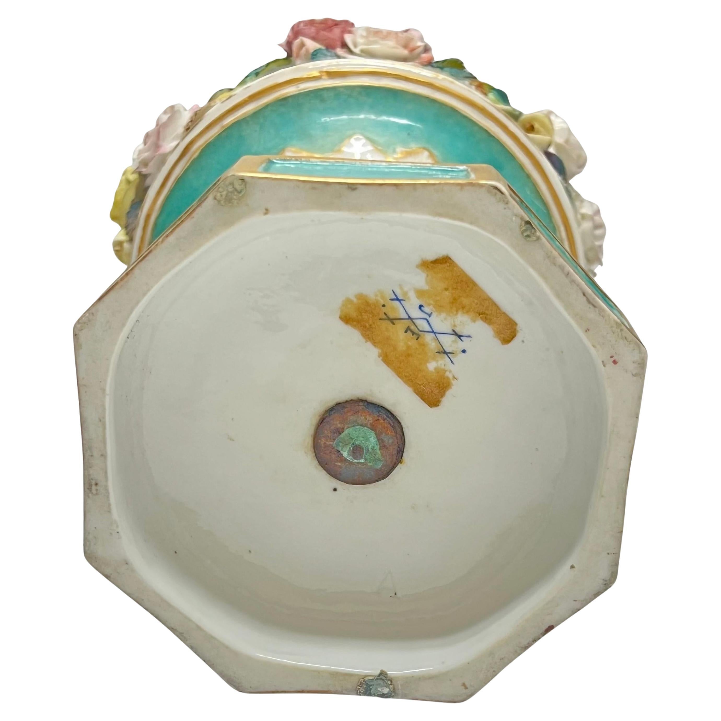Pareja de jarrones con cubierta de porcelana dorada de Meissen del siglo XIX en venta 3