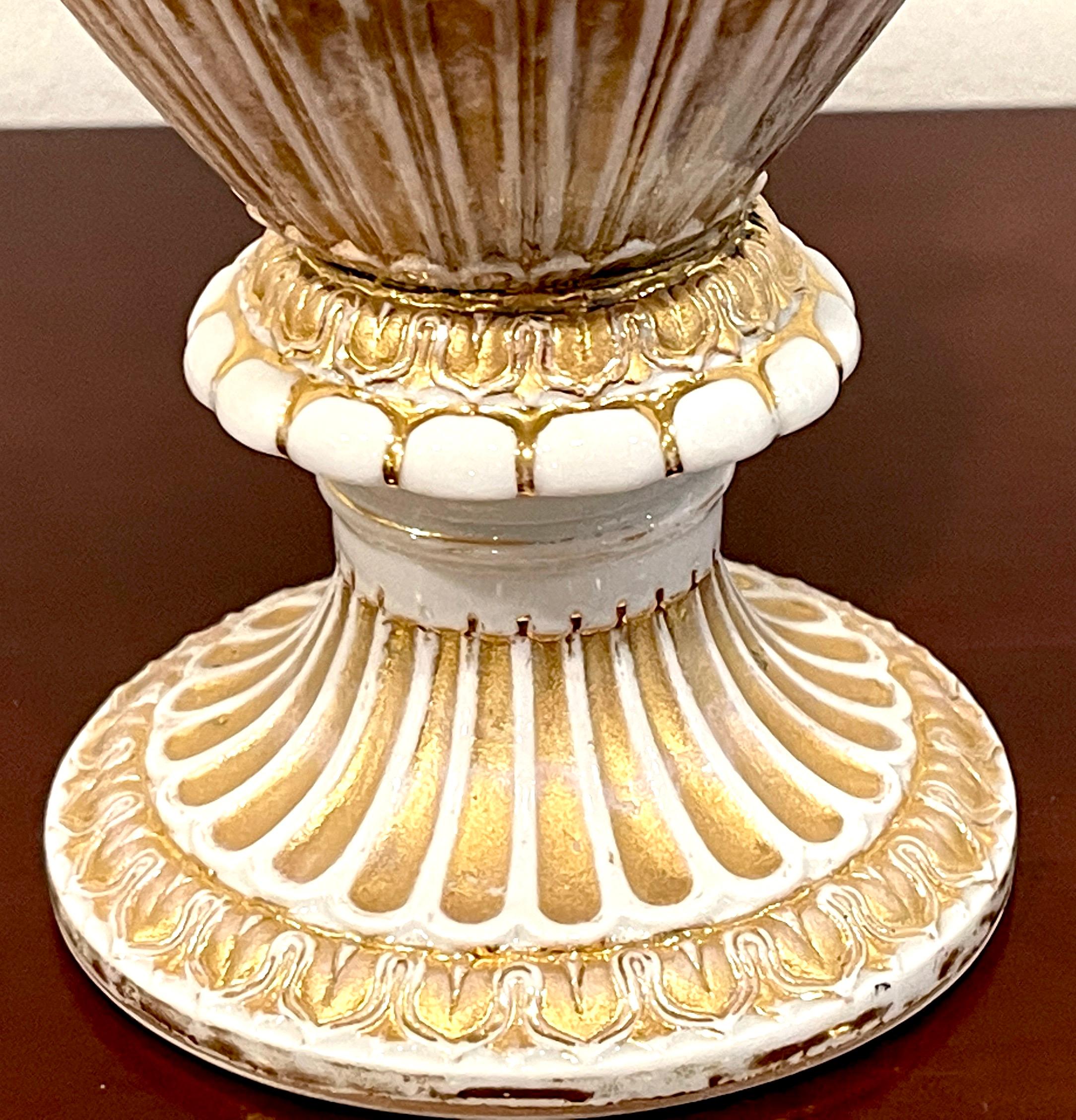 Coppia di vasi neoclassici Meissen oro e bianco del XIX secolo con manico di serpente in vendita 6