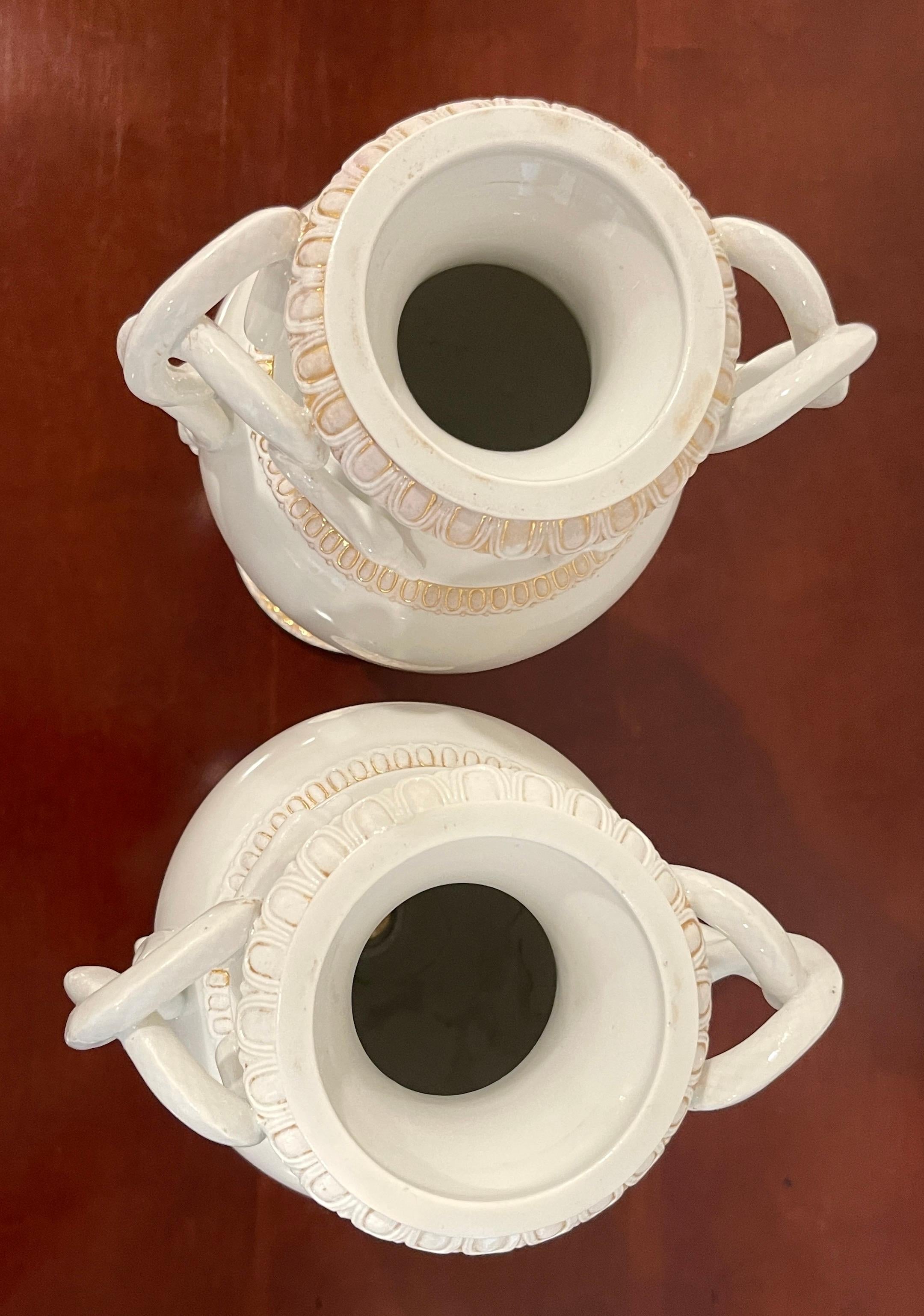 Coppia di vasi neoclassici Meissen oro e bianco del XIX secolo con manico di serpente in vendita 2