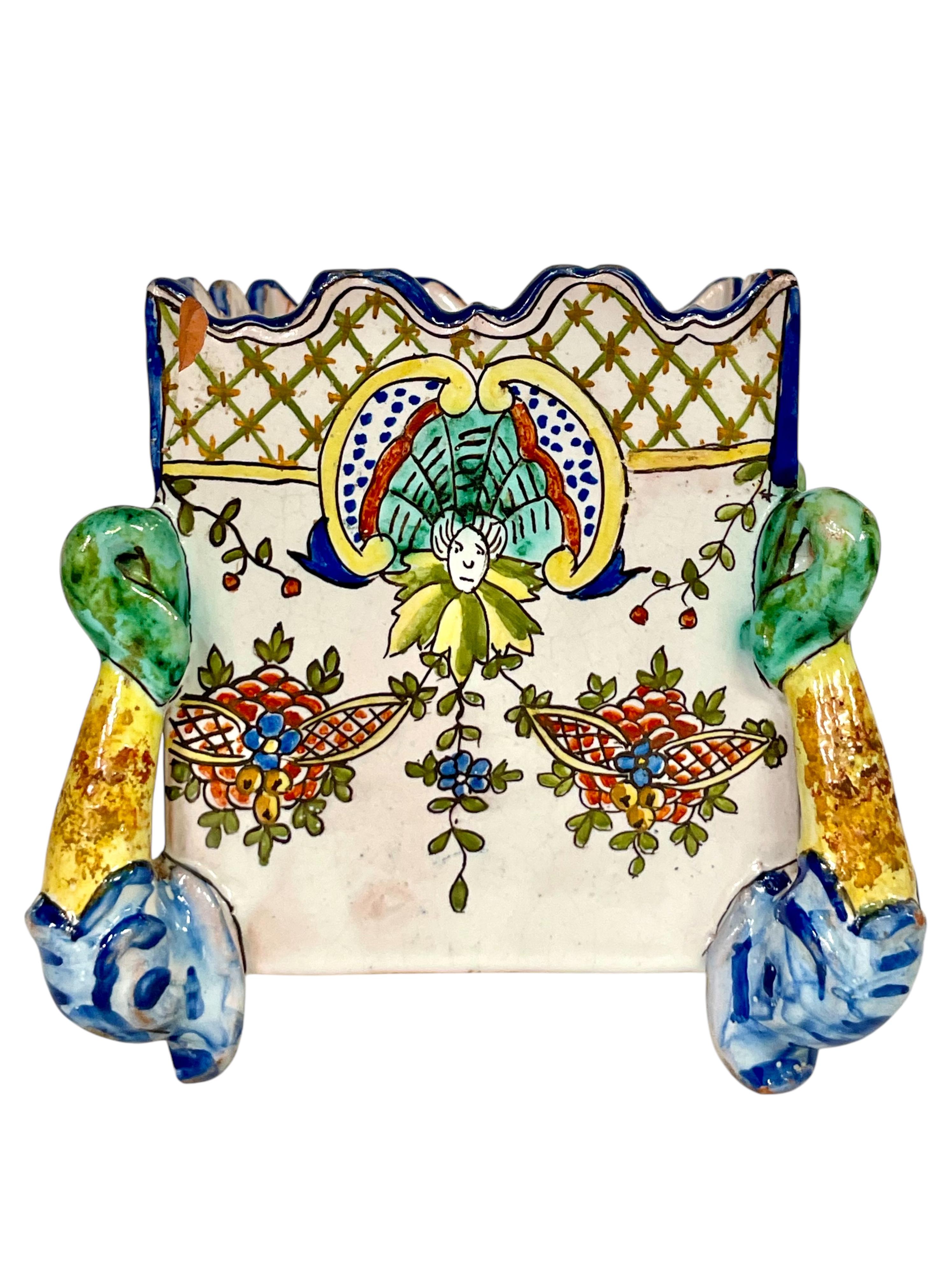 Paire de pots à cache en faïence polychrome du 19ème siècle 'Montagnon' de Nevers en vente 7