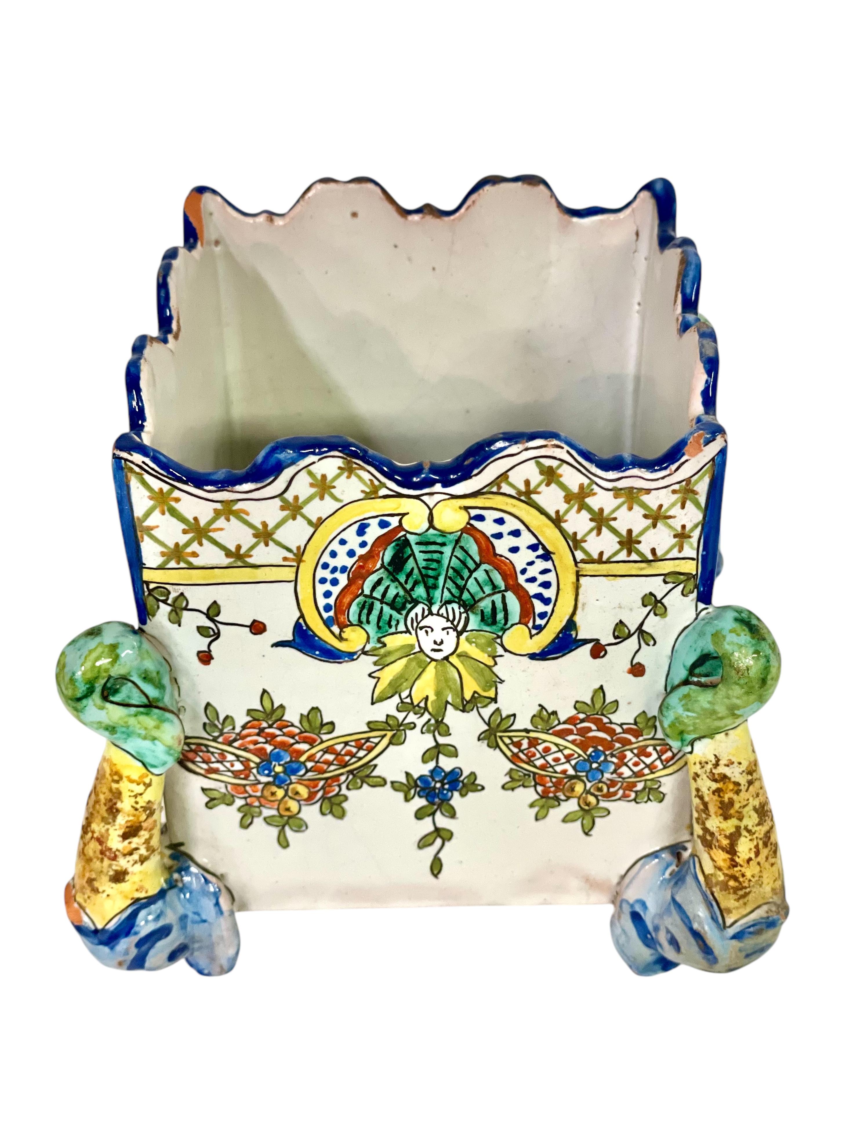 Paire de pots à cache en faïence polychrome du 19ème siècle 'Montagnon' de Nevers en vente 8
