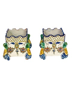 Coppia di cache-pot in maiolica policroma del XIX secolo "Montagnon" di Nevers