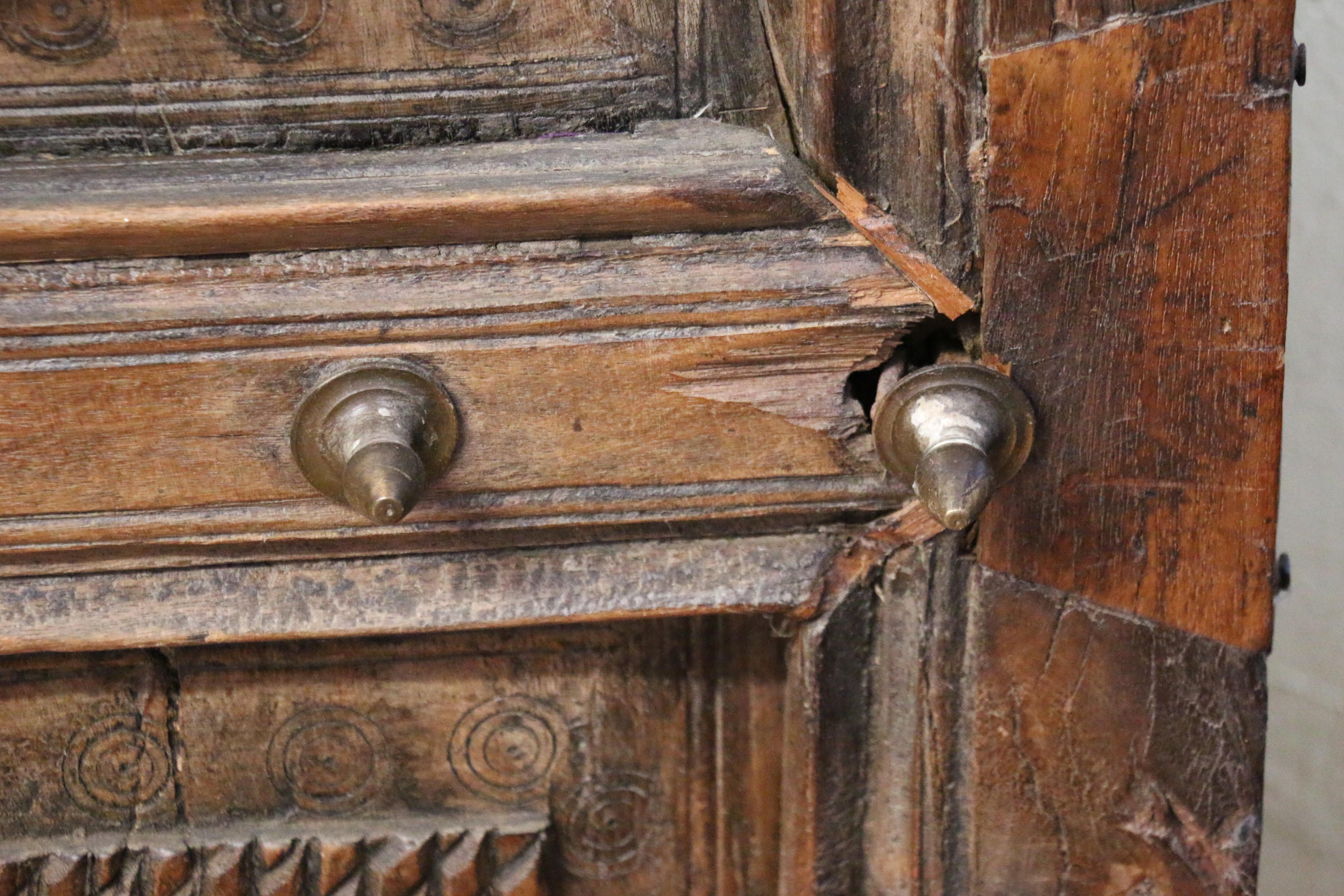 Coppia di porte marocchine del XIX secolo con intricati dettagli in bronzo in vendita 4