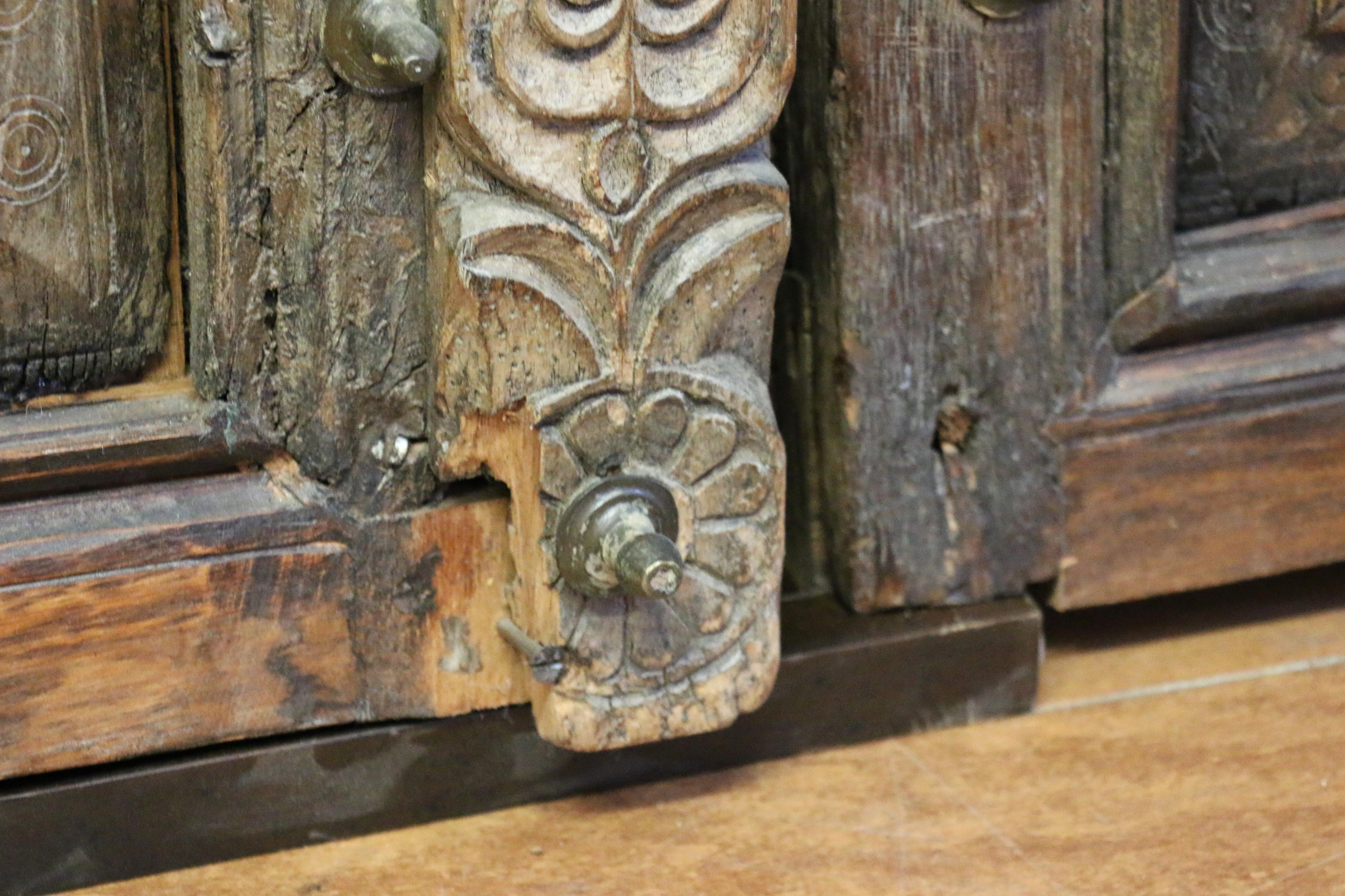 Coppia di porte marocchine del XIX secolo con intricati dettagli in bronzo in vendita 7