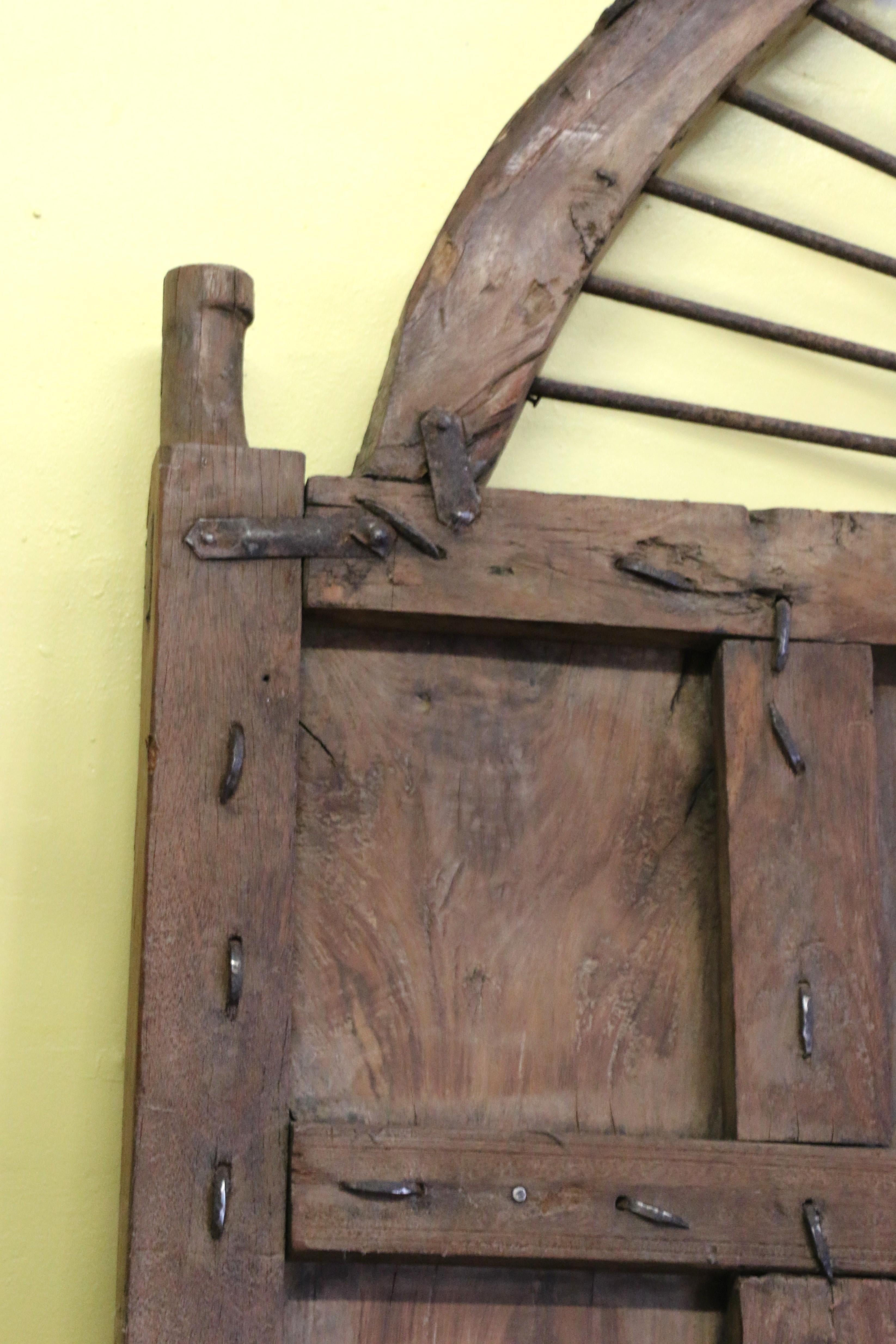 Coppia di porte marocchine del XIX secolo con intricati dettagli in bronzo in vendita 12