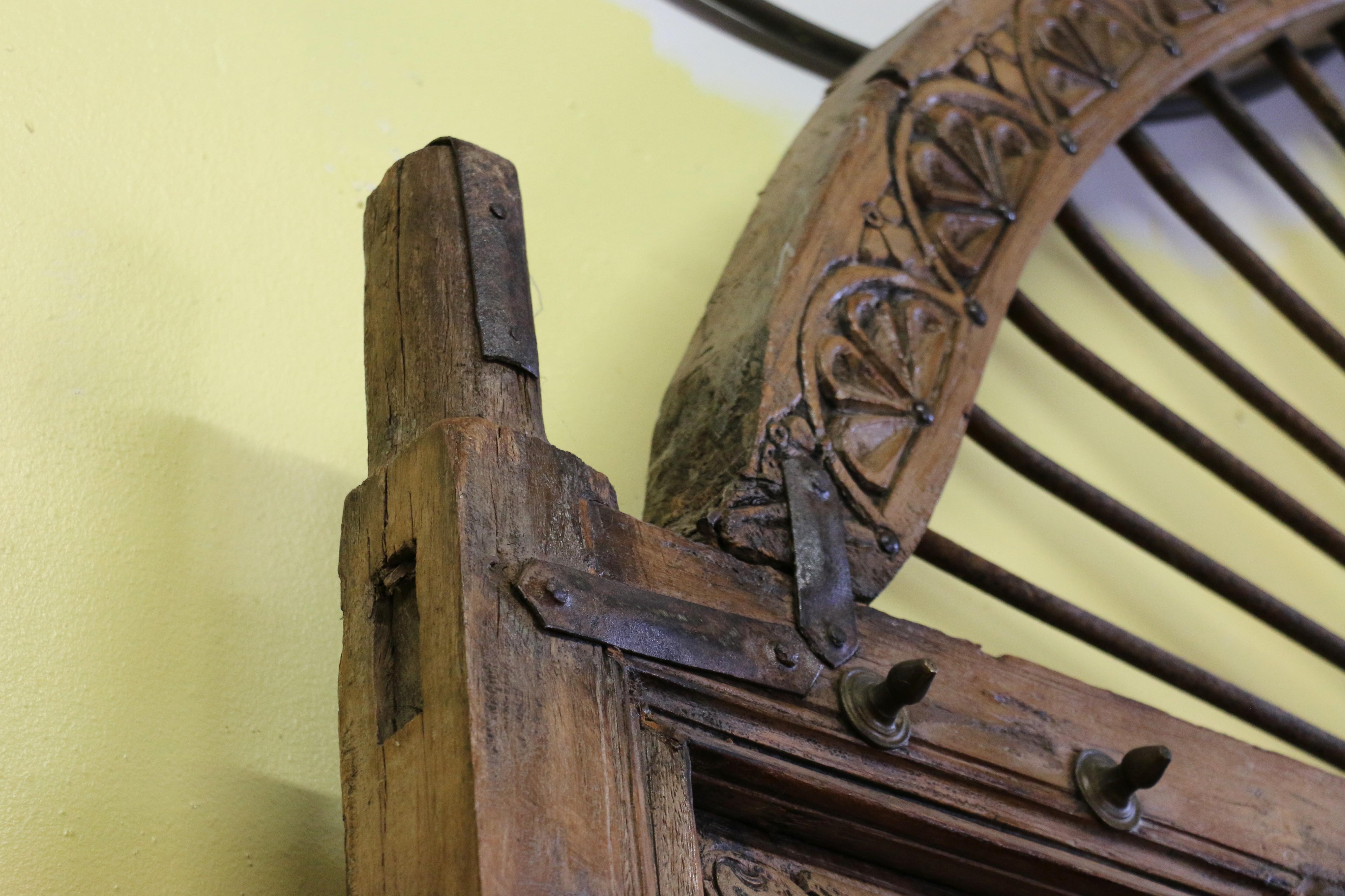 Metallo Coppia di porte marocchine del XIX secolo con intricati dettagli in bronzo in vendita