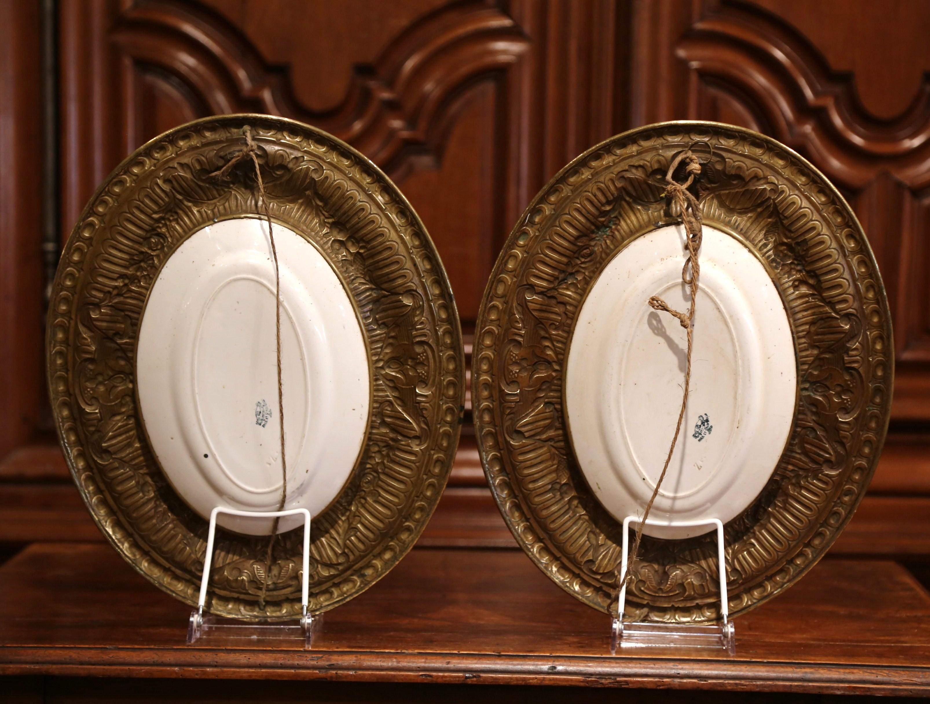 Pair of 19th Century Napoleon III Hand Painted Porcelain and Brass Wall Platters For Sale 3
