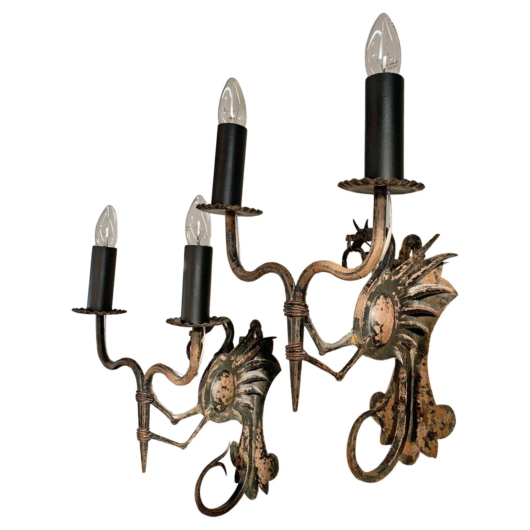 Paire de lampes murales à dragon en fer forgé italiennes néo-gothiques du 19e siècle