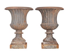 Coppia di vasi da giardino neoclassici del XIX secolo in ferro della Val d'Osne Foundry, Francia