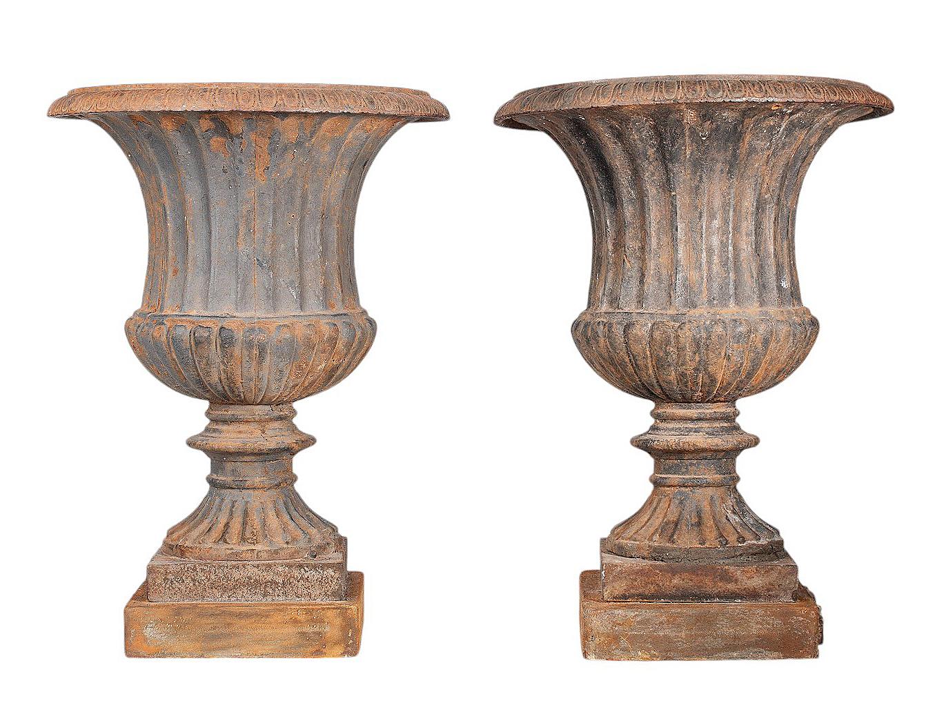 Neoklassizistische Gartenurnen aus Eisen des 19. Jahrhunderts von Val d'Osne Gießerei, Frankreich, Paar (Französisch) im Angebot