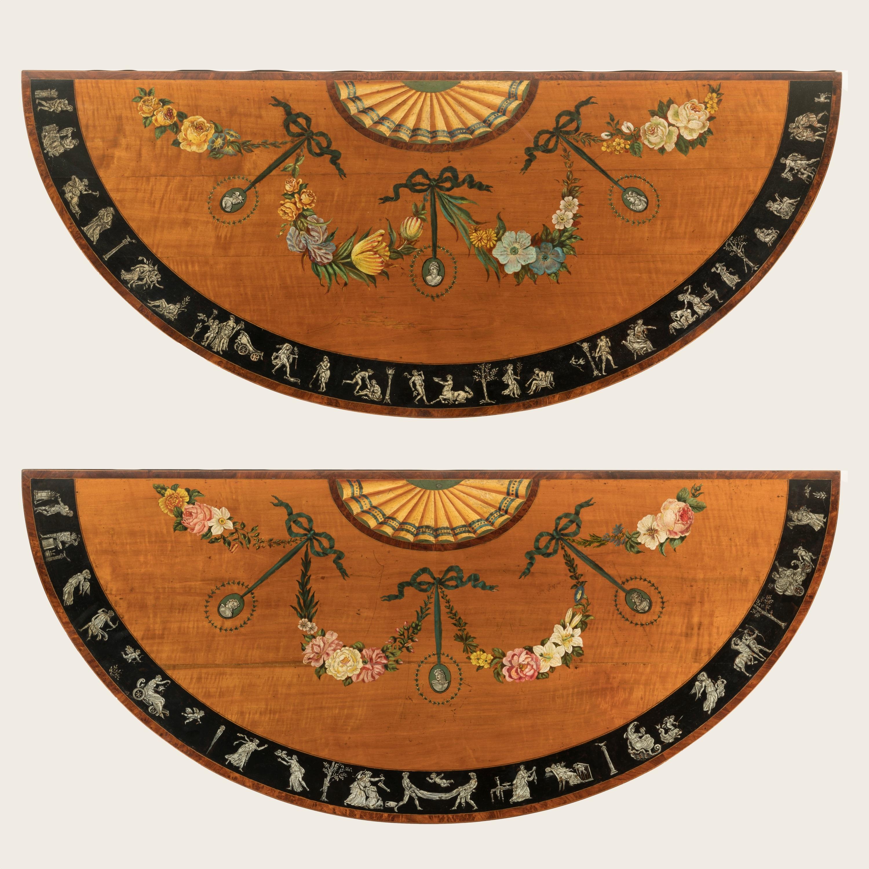 Paar neoklassizistische Konsolentische aus lackiertem Seidenholz und Demilunenholz aus dem 19. Jahrhundert (Neoklassisches Revival) im Angebot