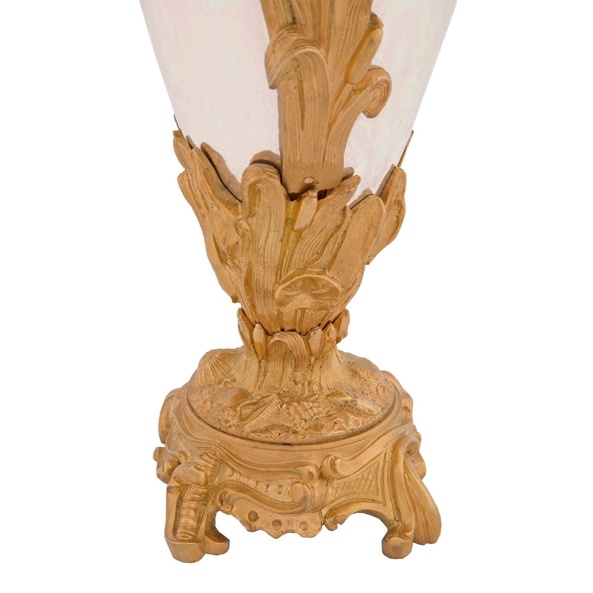 Paar dekorative Wrfel aus Bronze und Goldbronze im neoklassischen Stil des 19. Jahrhunderts (Versilbert) im Angebot