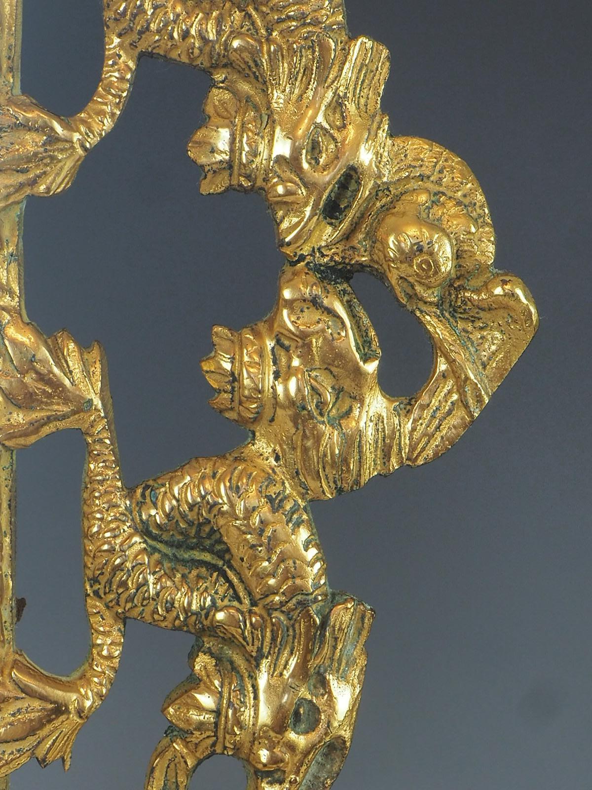 Paar Neptune und mythische Grotesken 'Girandole' Bronzespiegel aus dem 19. im Zustand „Gut“ im Angebot in Lincoln, GB