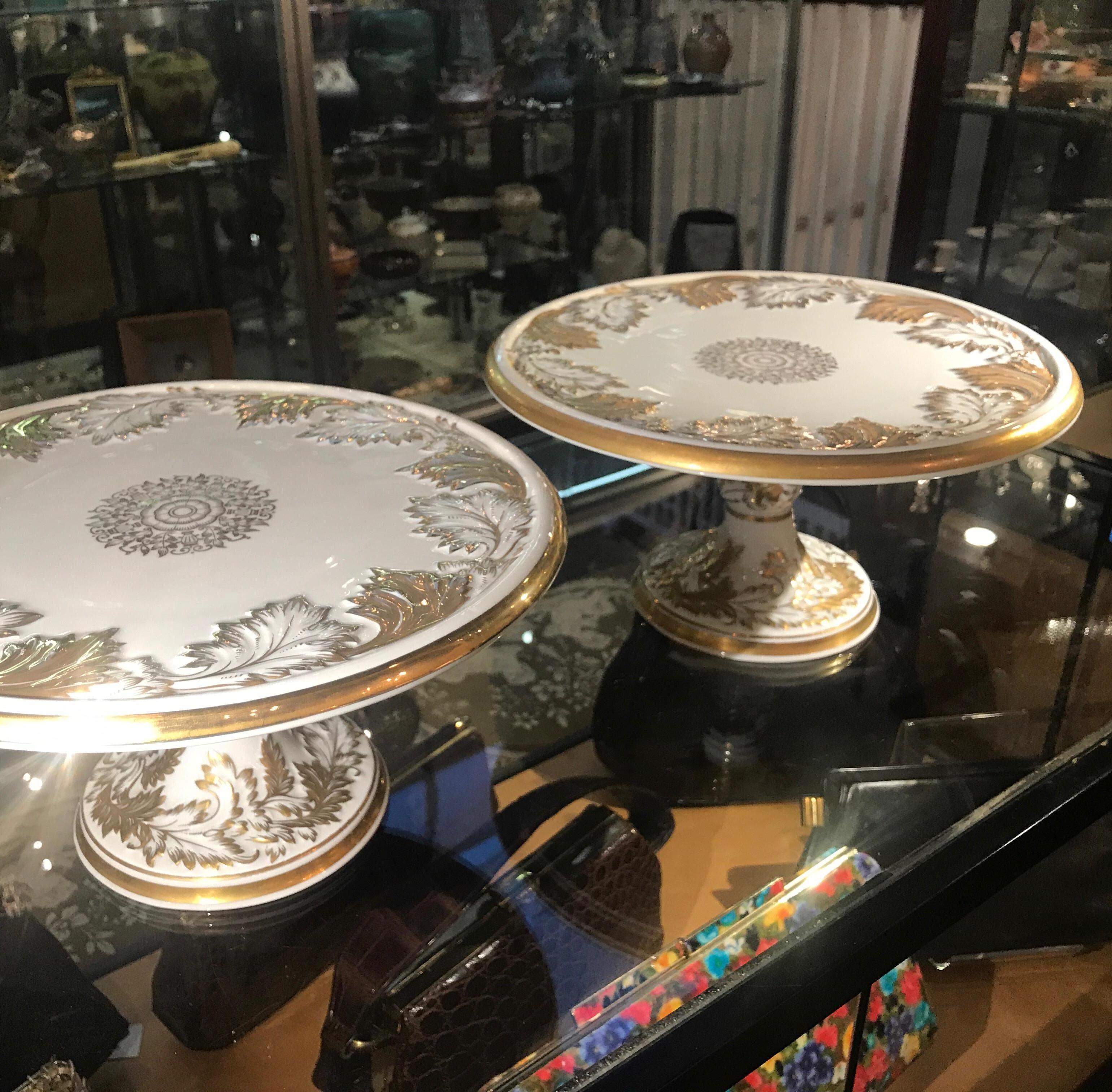 Pair of 19th Century Nymphenburg Porcelain Pedestal Compote Cake Plates In Excellent Condition In Lambertville, NJ