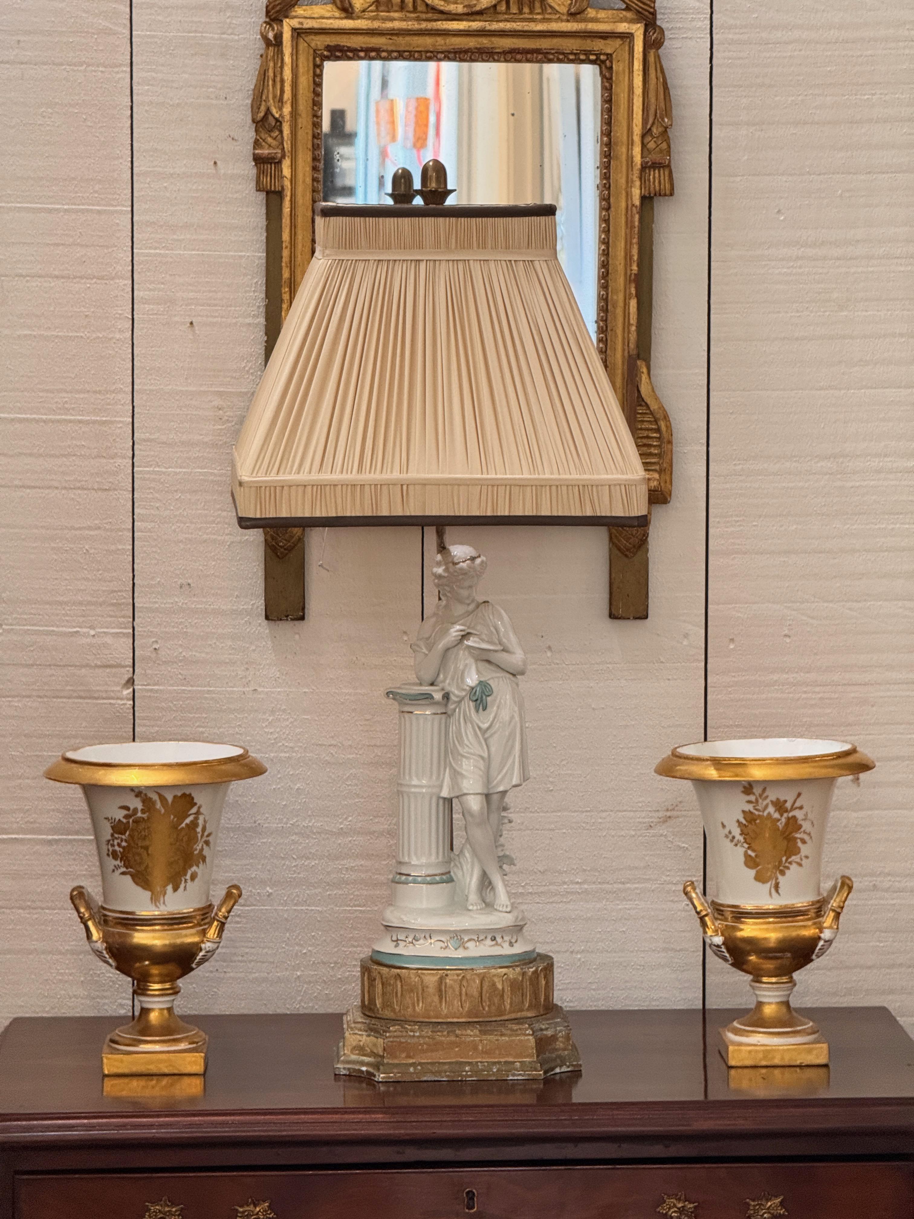 Pair of 19th century Old Paris porcelain urns with gilt handles and footed squar For Sale 4