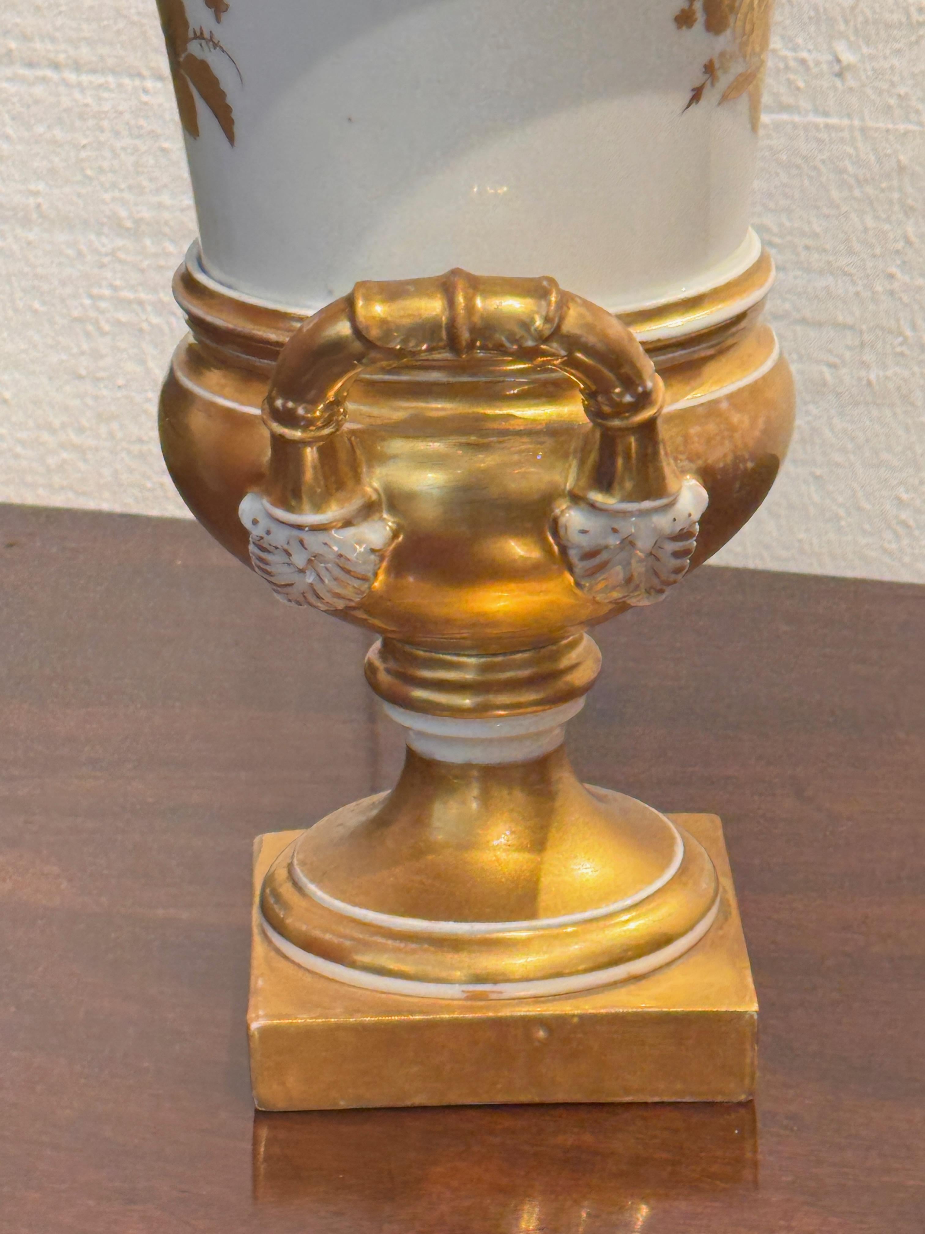 Pair of 19th century Old Paris porcelain urns with gilt handles and footed squar For Sale 1