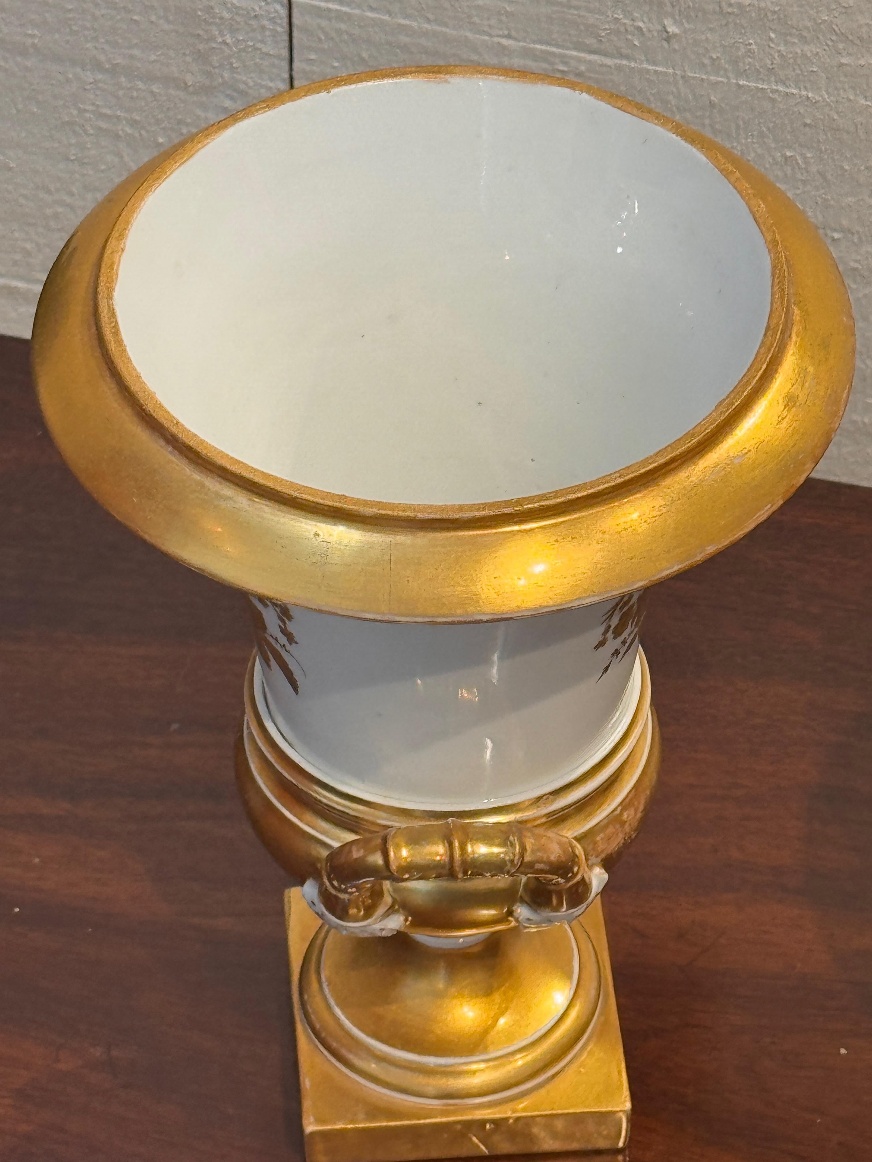 Pair of 19th century Old Paris porcelain urns with gilt handles and footed squar For Sale 2