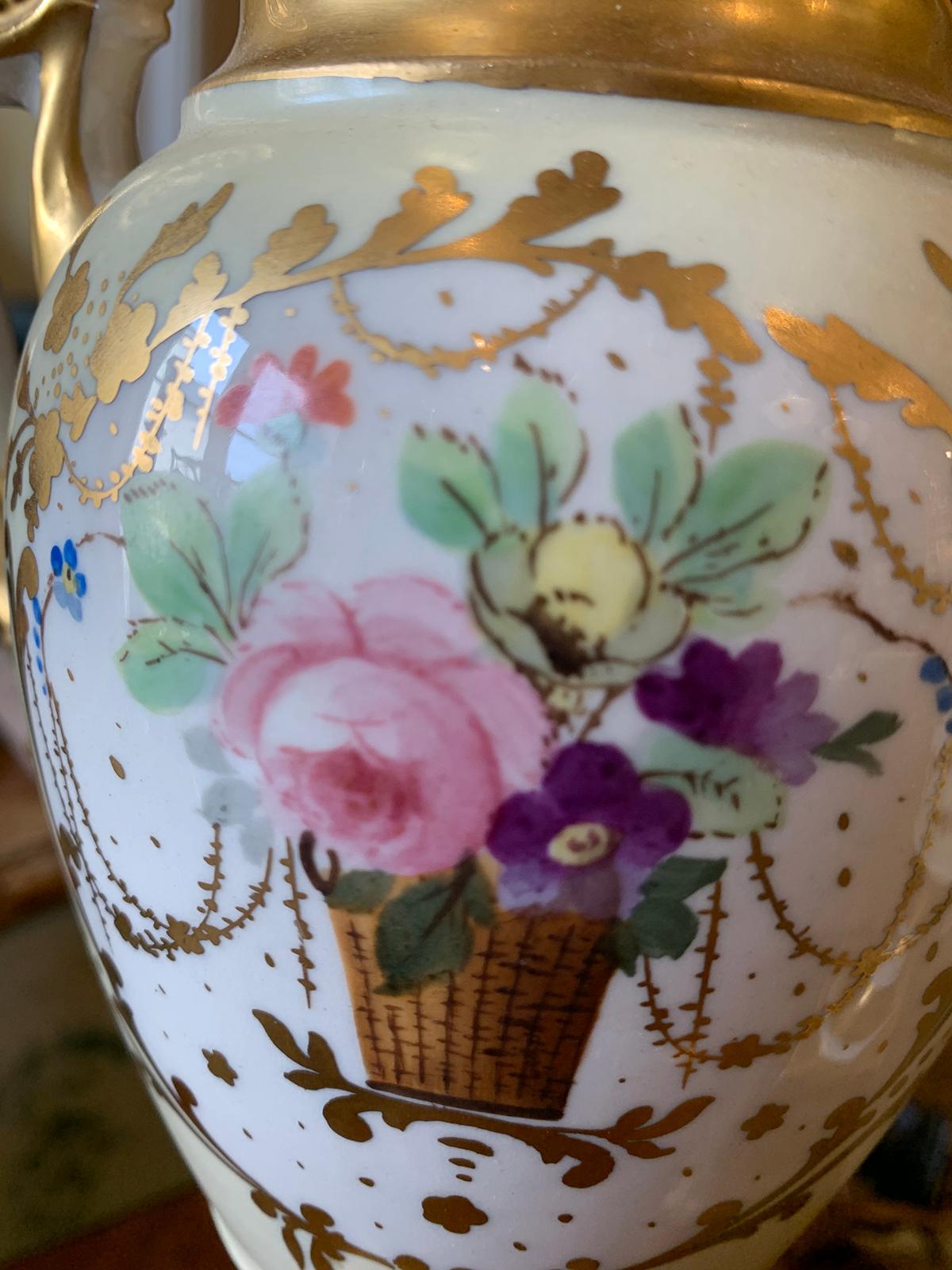 Paar alte Pariser Porzellanvasen des 19. Jahrhunderts als Lampen:: Sockel aus Giltwood 7