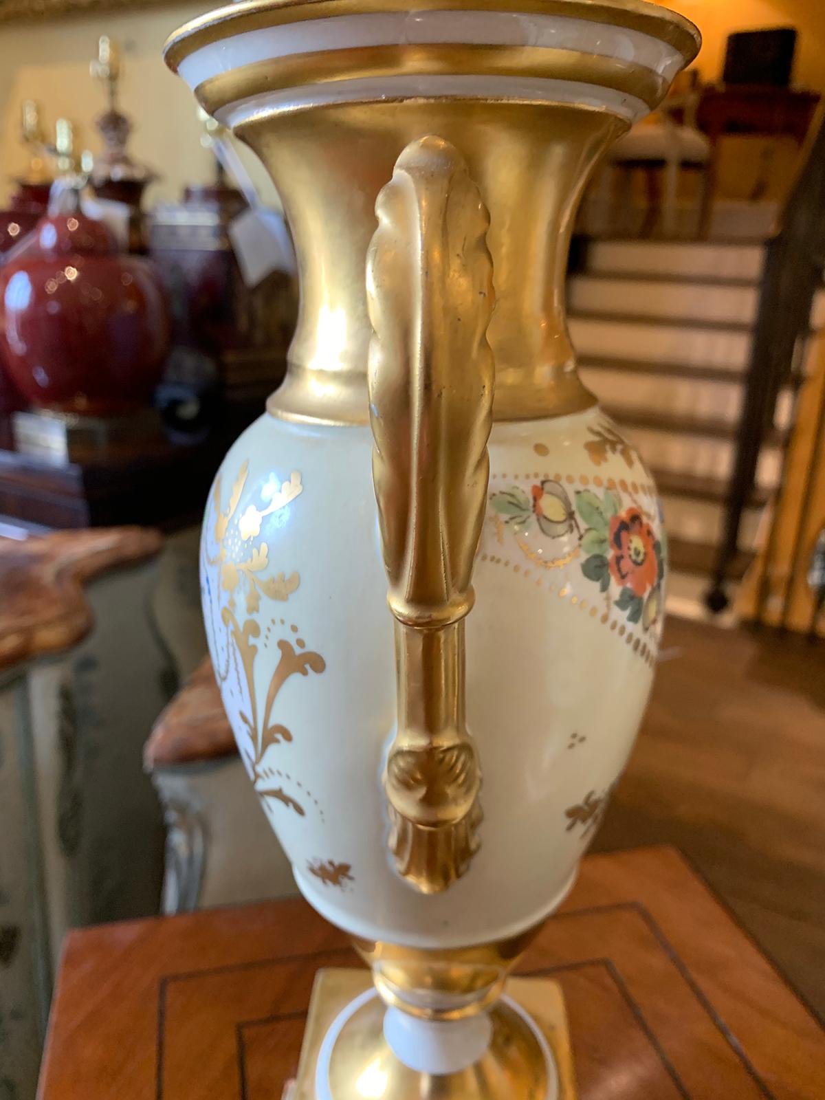 Paar alte Pariser Porzellanvasen des 19. Jahrhunderts als Lampen:: Sockel aus Giltwood 8