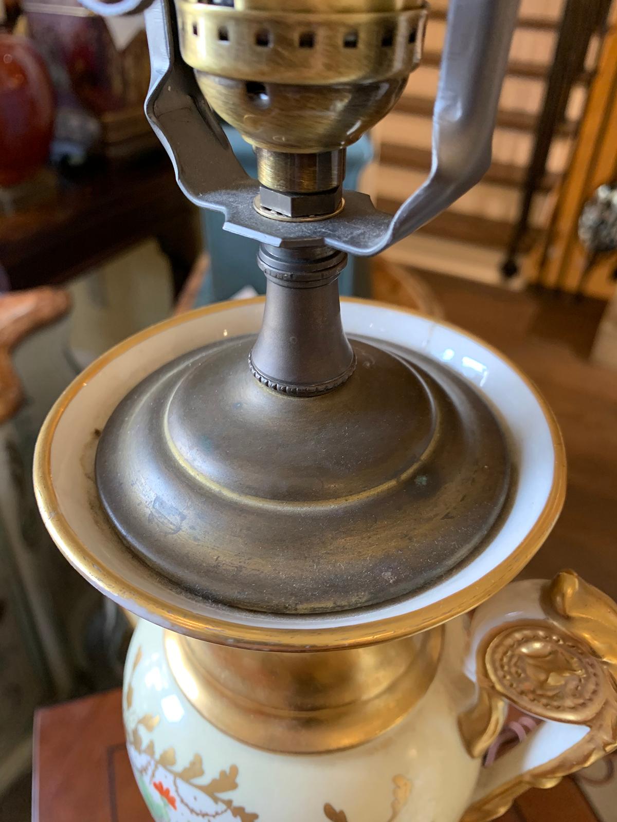 Paar alte Pariser Porzellanvasen des 19. Jahrhunderts als Lampen:: Sockel aus Giltwood 4