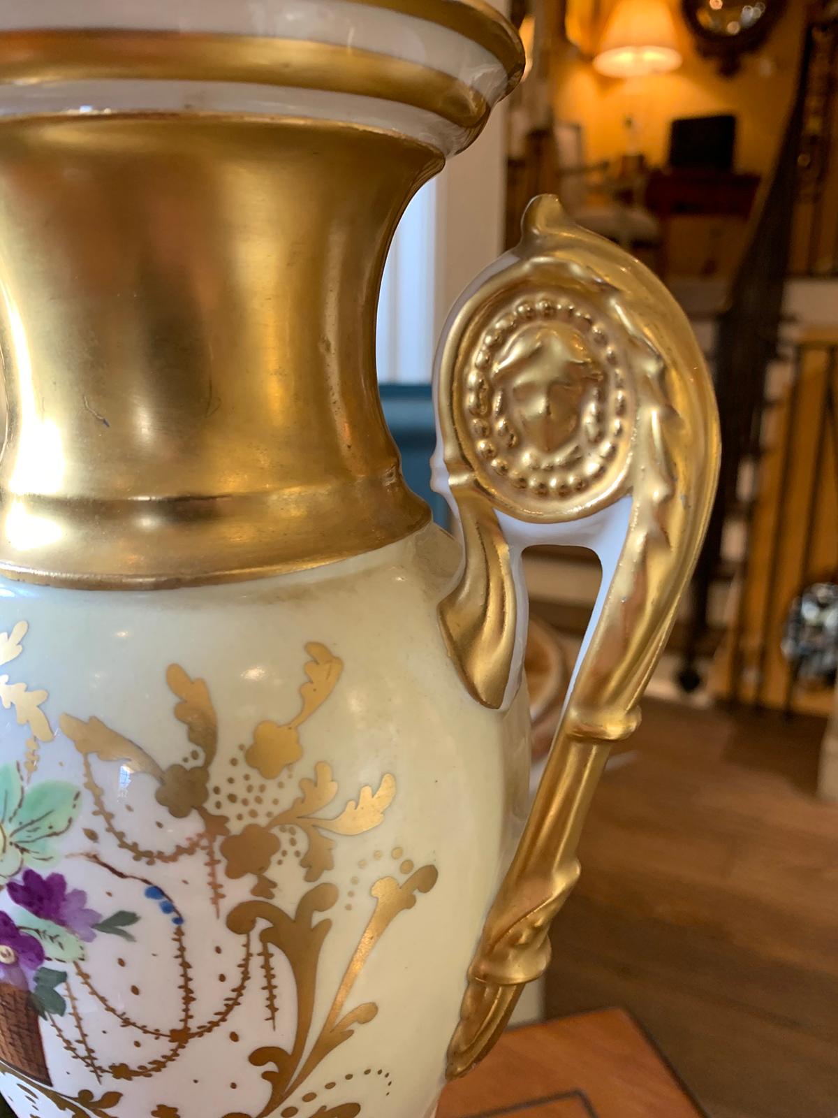 Paar alte Pariser Porzellanvasen des 19. Jahrhunderts als Lampen:: Sockel aus Giltwood 5