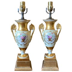 Paar alte Pariser Porzellanvasen des 19. Jahrhunderts als Lampen:: Sockel aus Giltwood