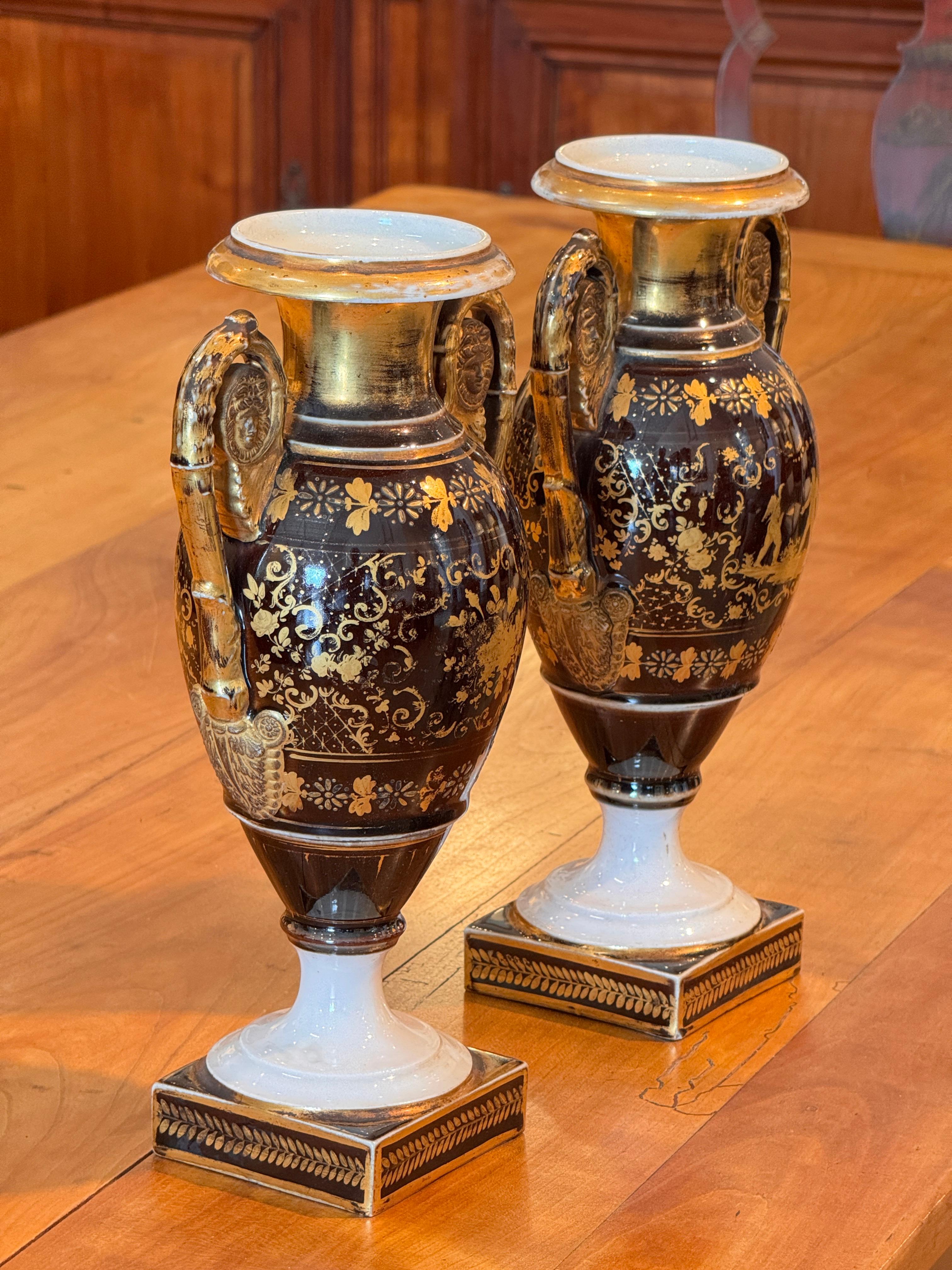Pair of 19th Century Old Paris Urns With Gilt Decoration For Sale 1