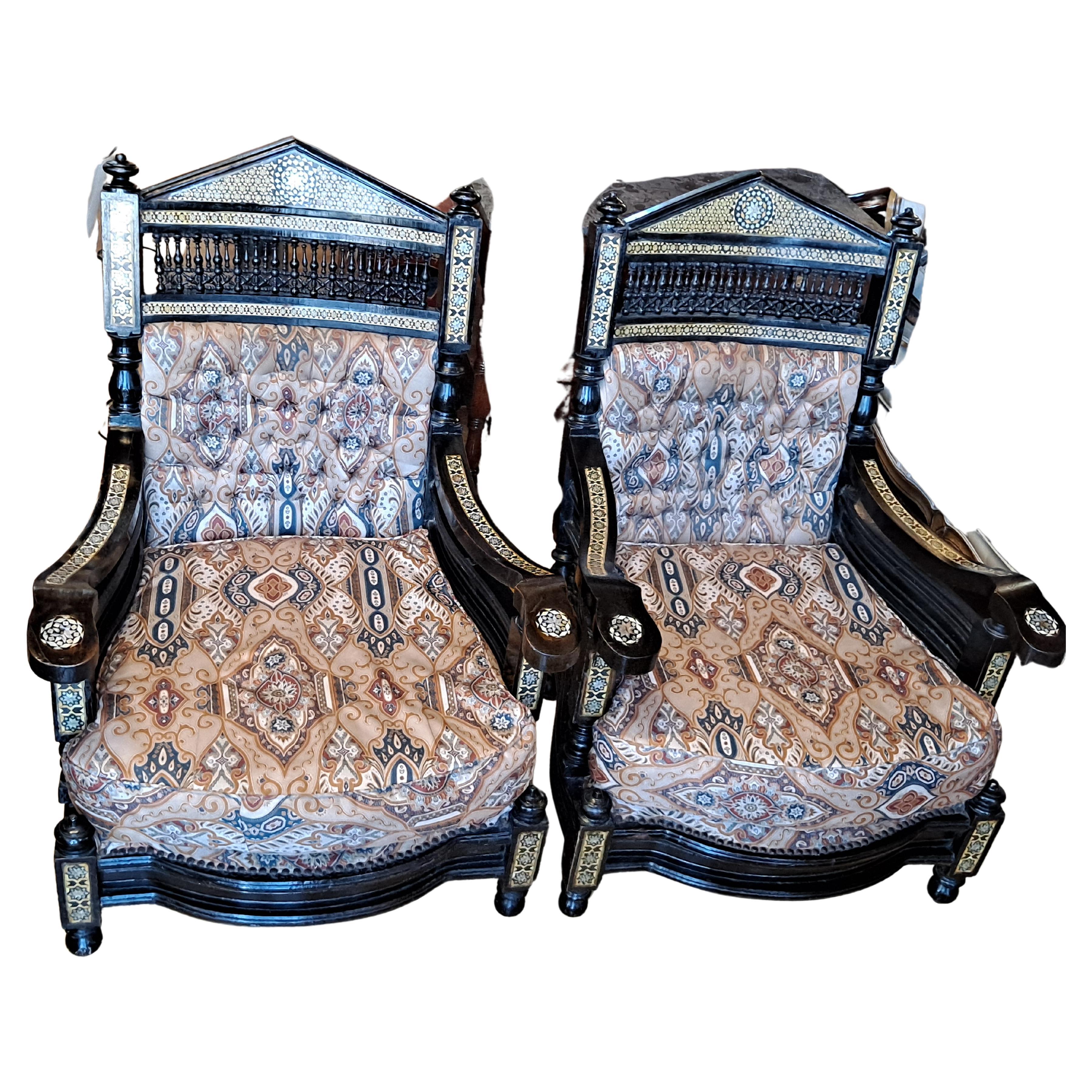 Paire de fauteuils moyen-orientaux du XIXe siècle ou antérieurs 