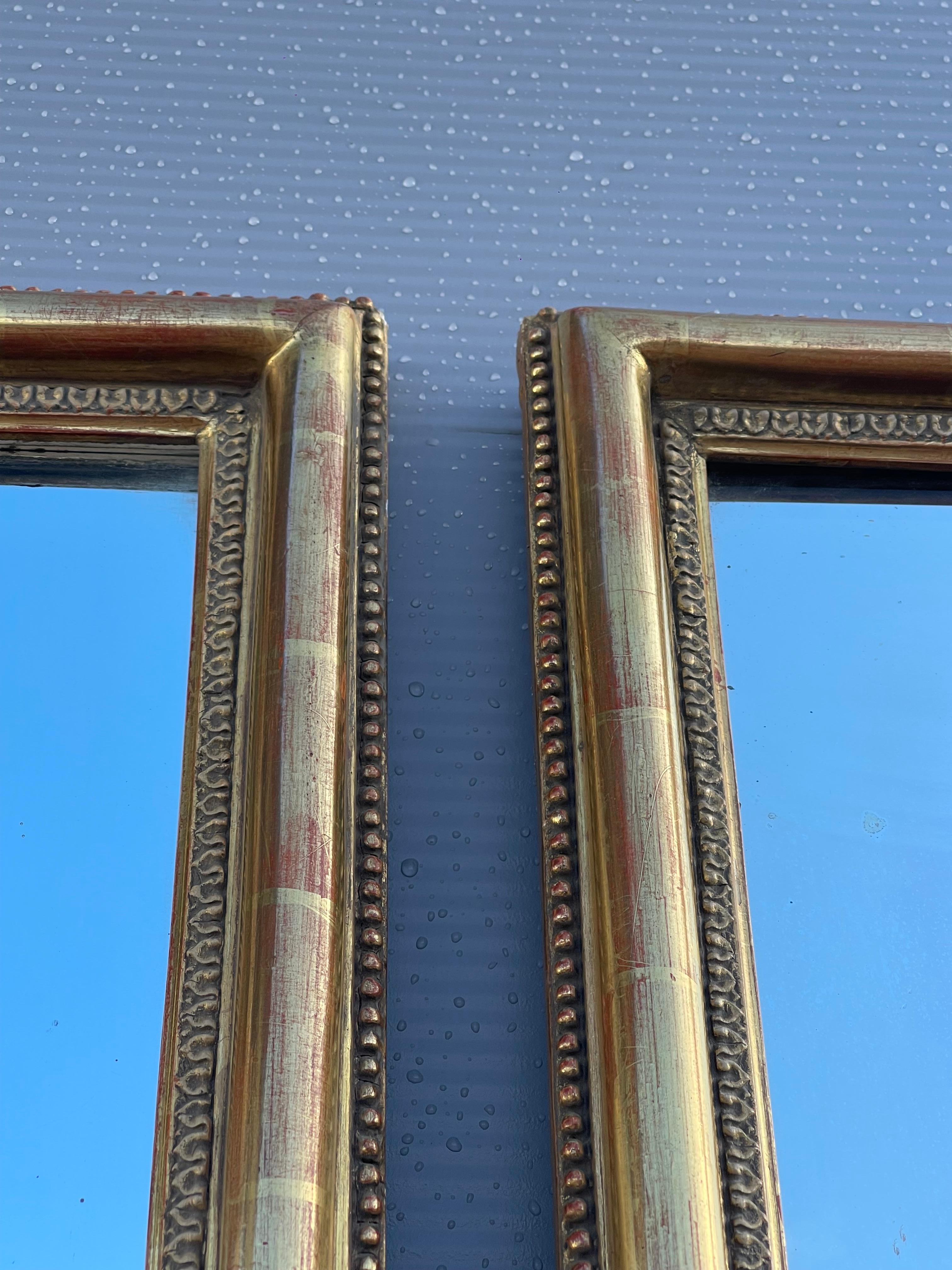 XIXe siècle Paire de miroirs longs dorés d'origine du 19ème siècle en vente