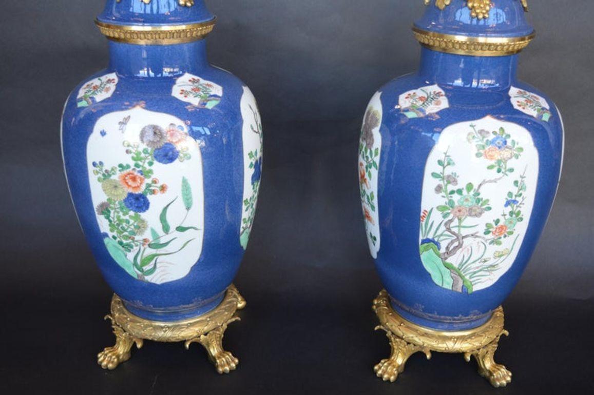 Coppia di vasi in porcellana cinese del XIX secolo con montatura ad ormolu in vendita 3