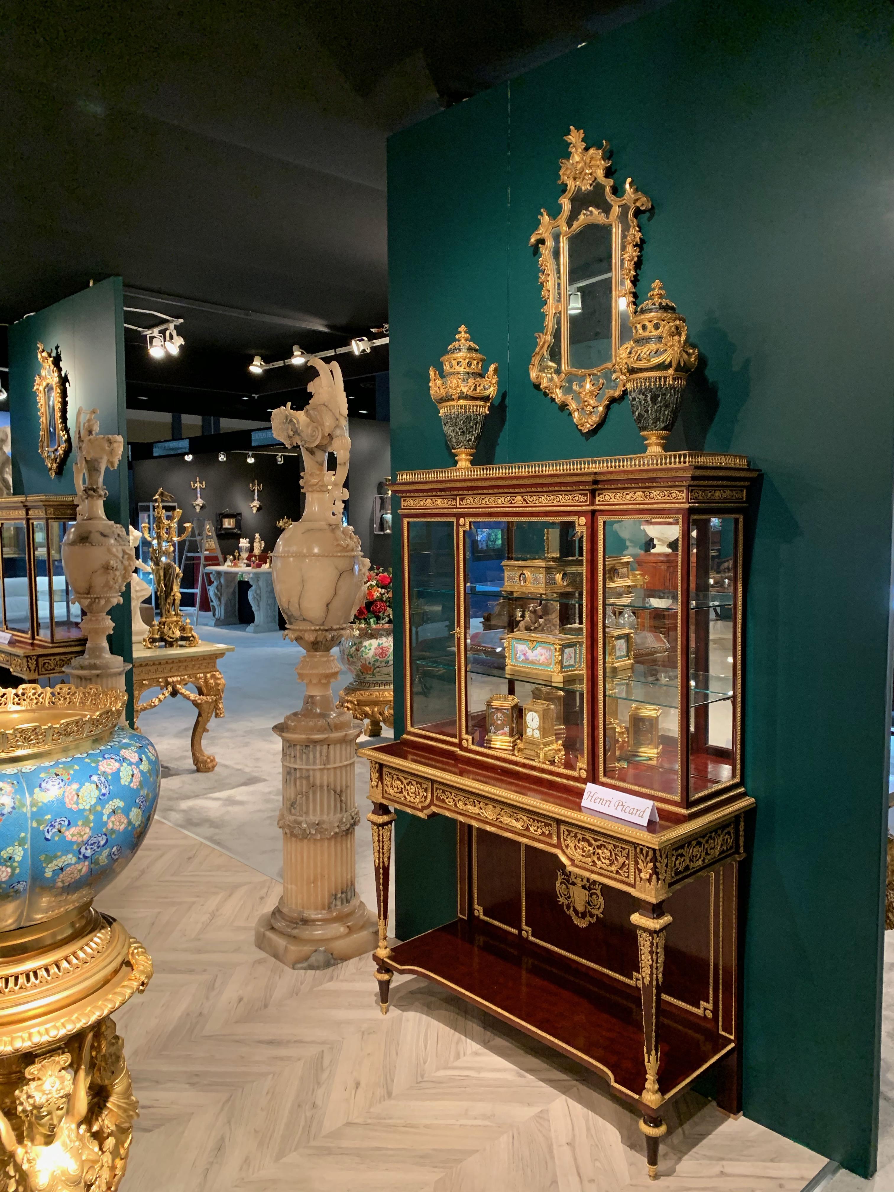 Pair of 19th Century Ormolu-Mounted Mahogany Display Cabinets by Henri Picard In Good Condition For Sale In London, GB