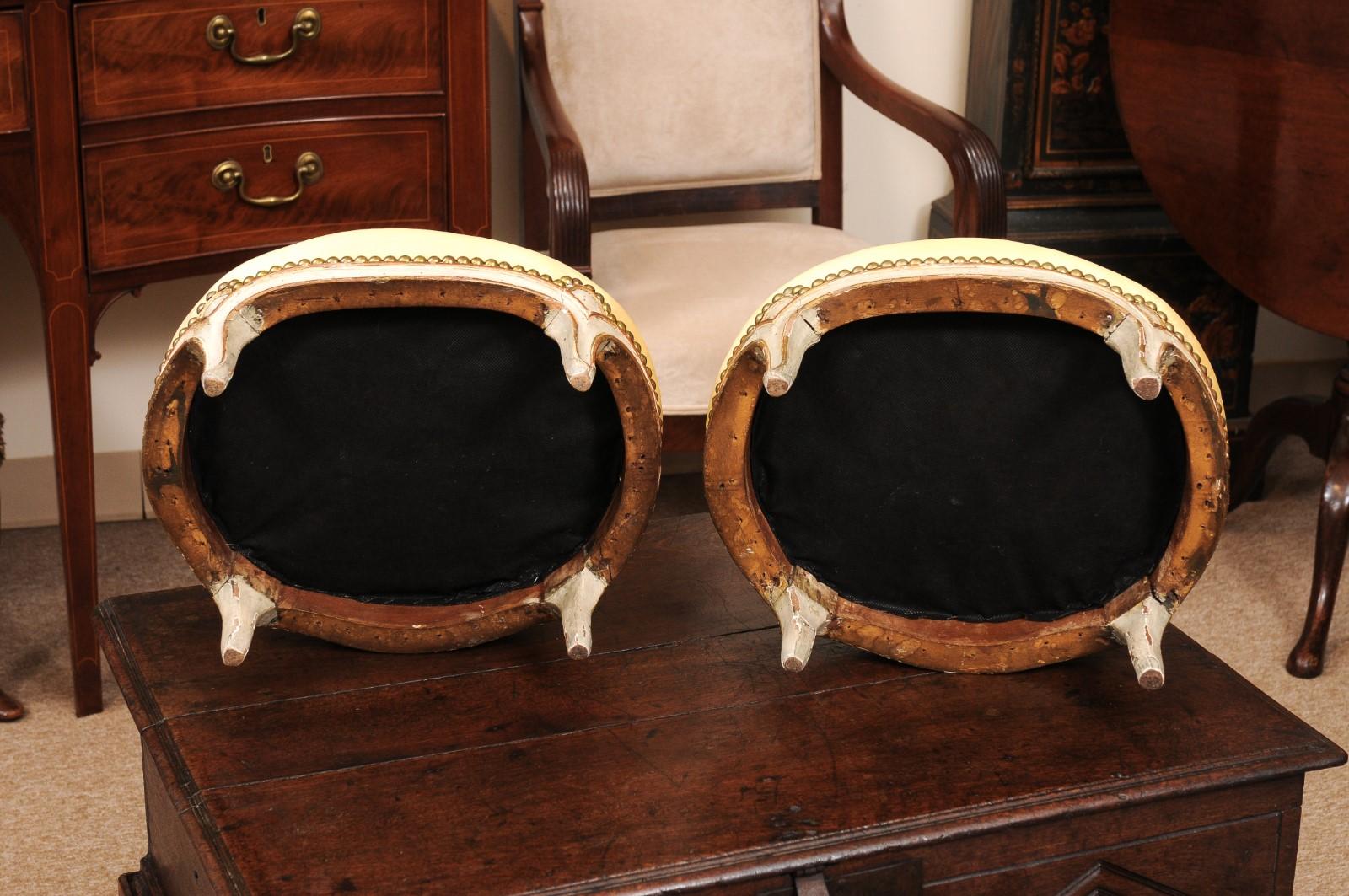 Pareja de Reposapiés Ovalados Franceses del Siglo XIX Estilo Luis XVI Pintados y Dorados a la Parcela en venta 7