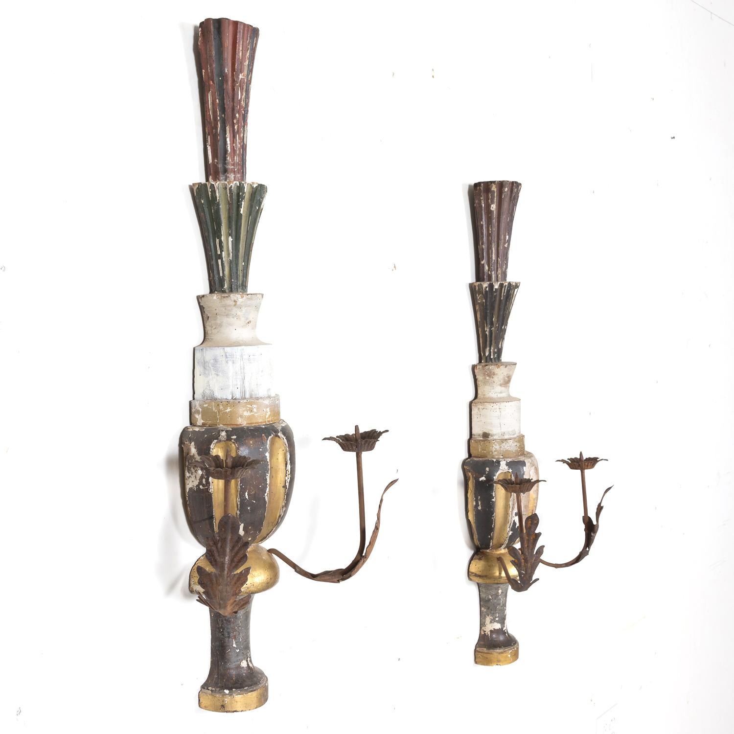 Pair of 19th Century Painted and Parcel Gilt Hand Carved Wooden Italian Sconces 8