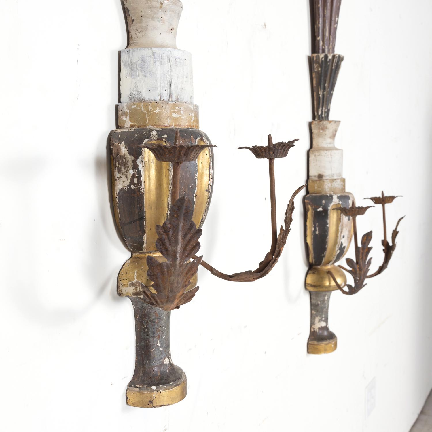 Pair of 19th Century Painted and Parcel Gilt Hand Carved Wooden Italian Sconces 14