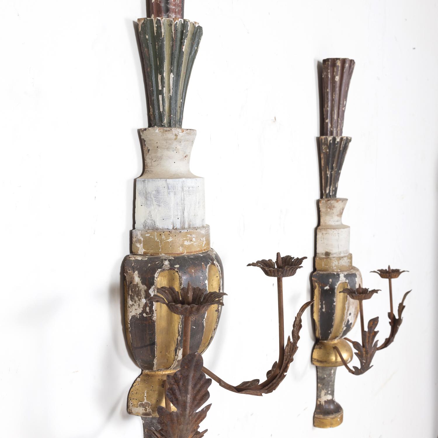 Pair of 19th Century Painted and Parcel Gilt Hand Carved Wooden Italian Sconces 15