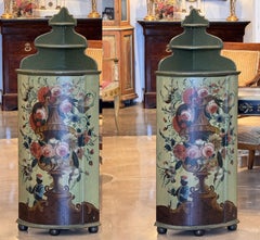 Coppia di armadi ad angolo dipinti del XIX secolo