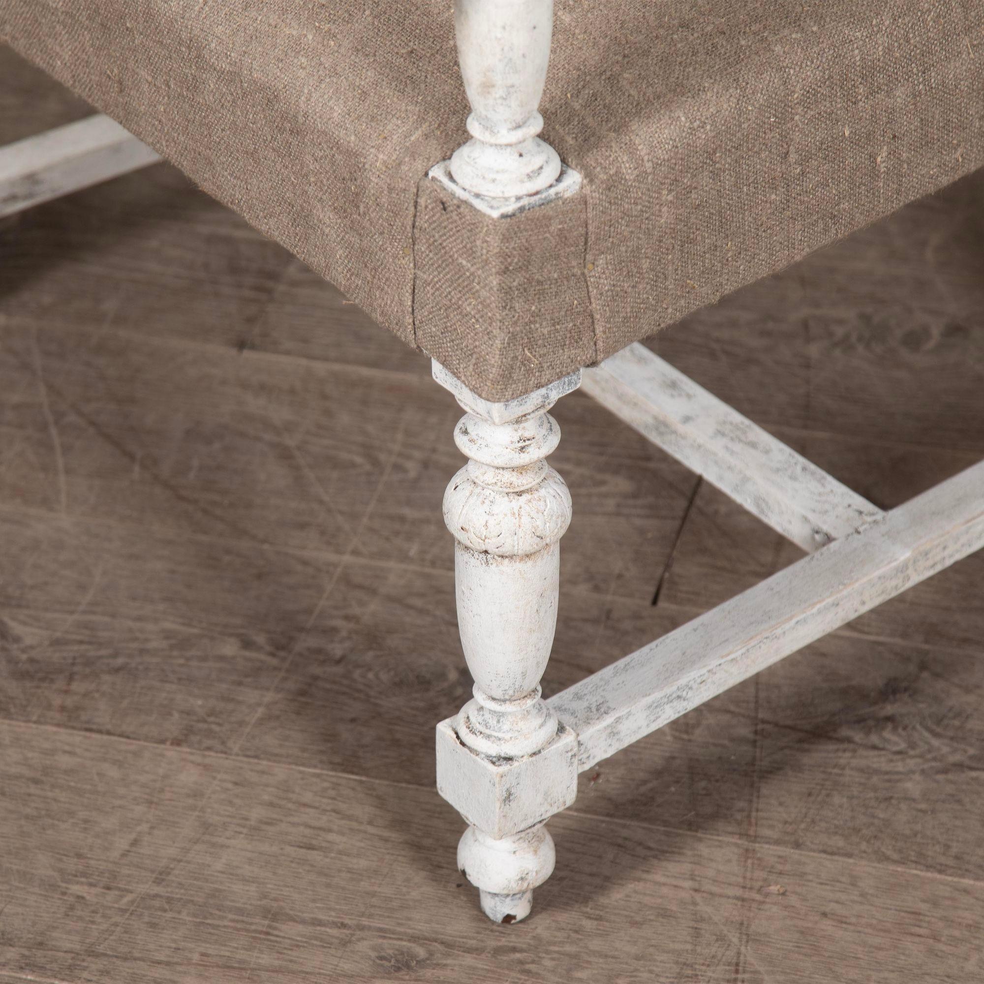 Français Paire de fauteuils décoratifs ouverts peints du 19ème siècle en vente