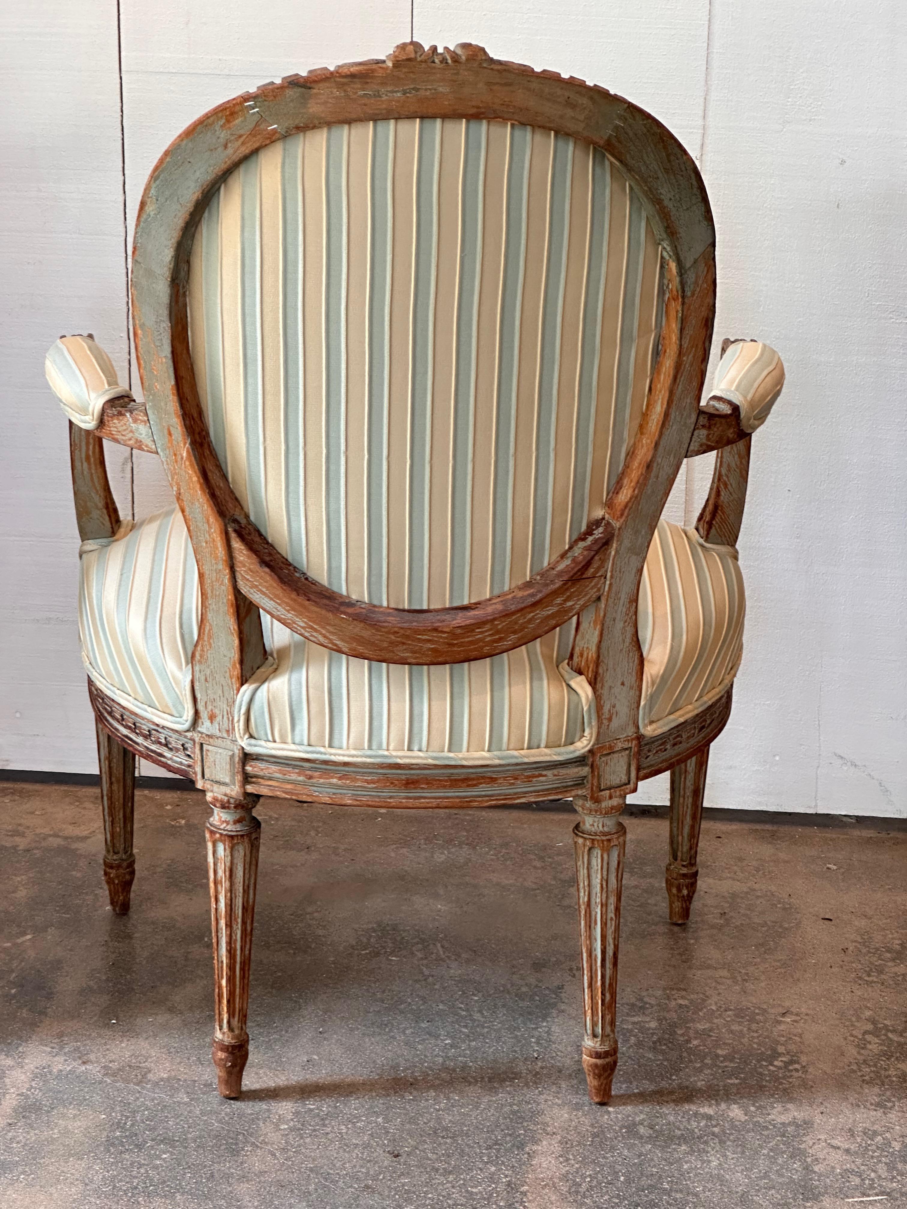 Paar bemalte französische Stühle aus dem 19. (19. Jahrhundert) im Angebot