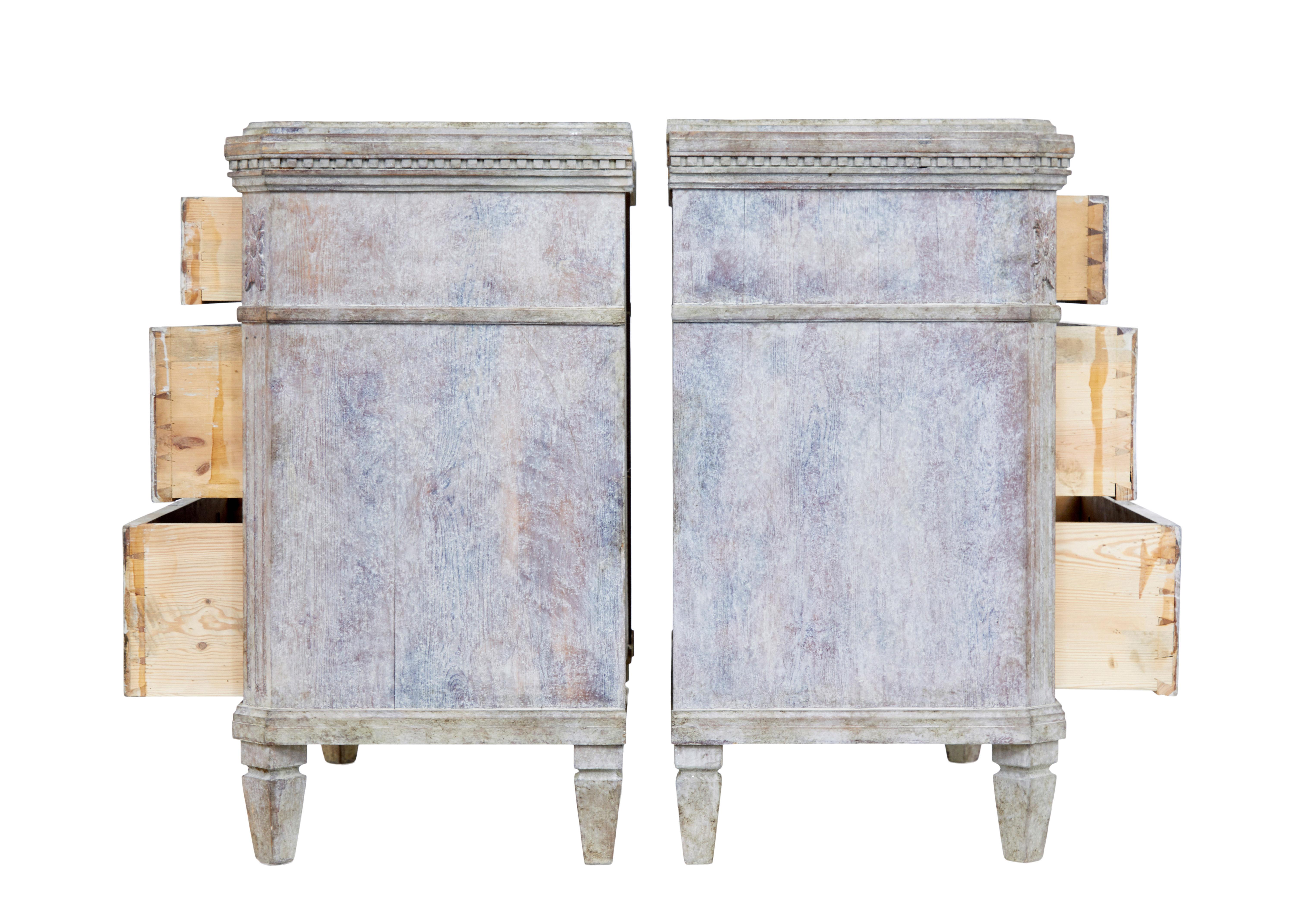 Gustavian Pair of 19th century painted pine Swedish chest of drawers For Sale
