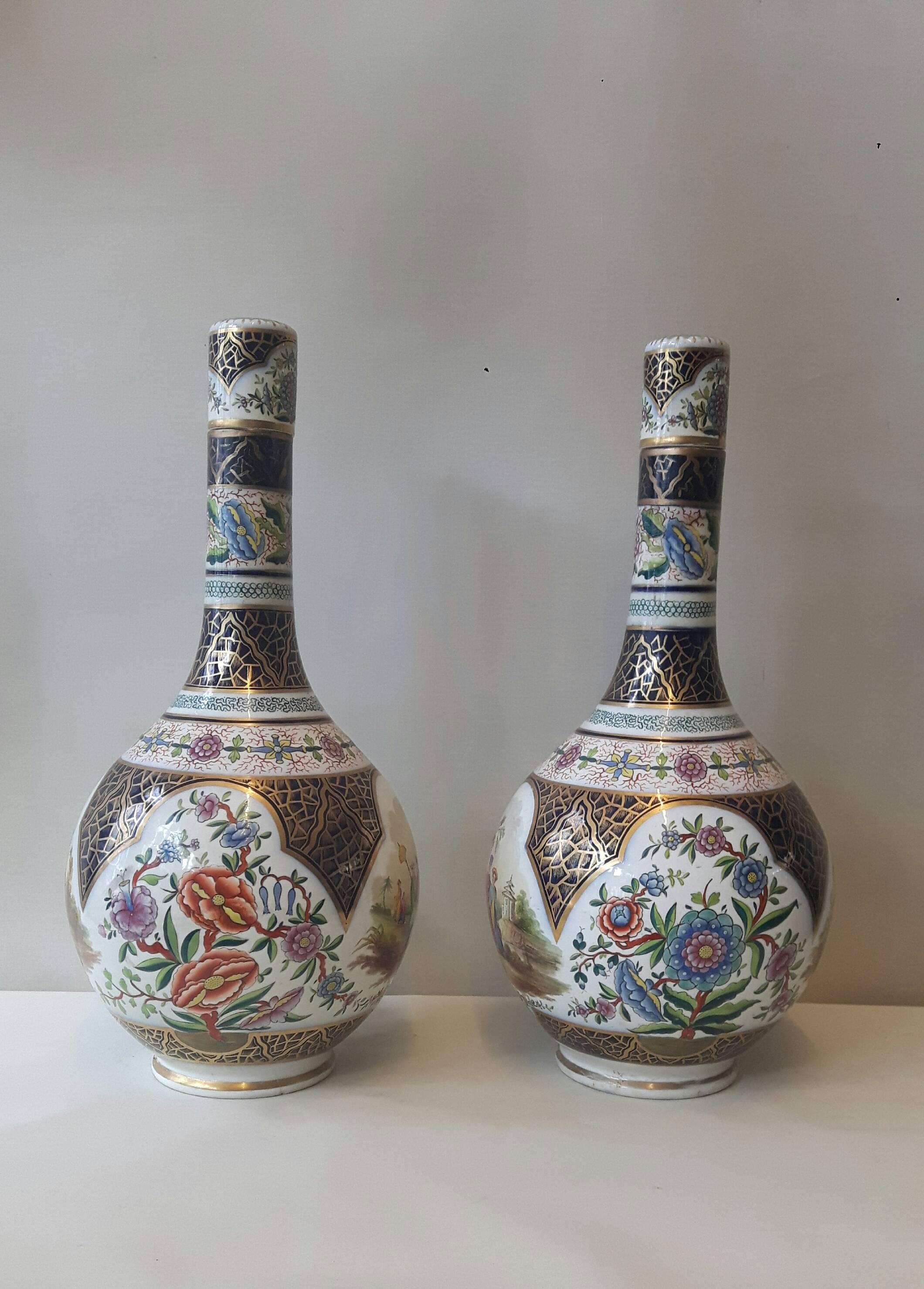 Paar Pariser Vasen des 19. Jahrhunderts (Glasiert) im Angebot