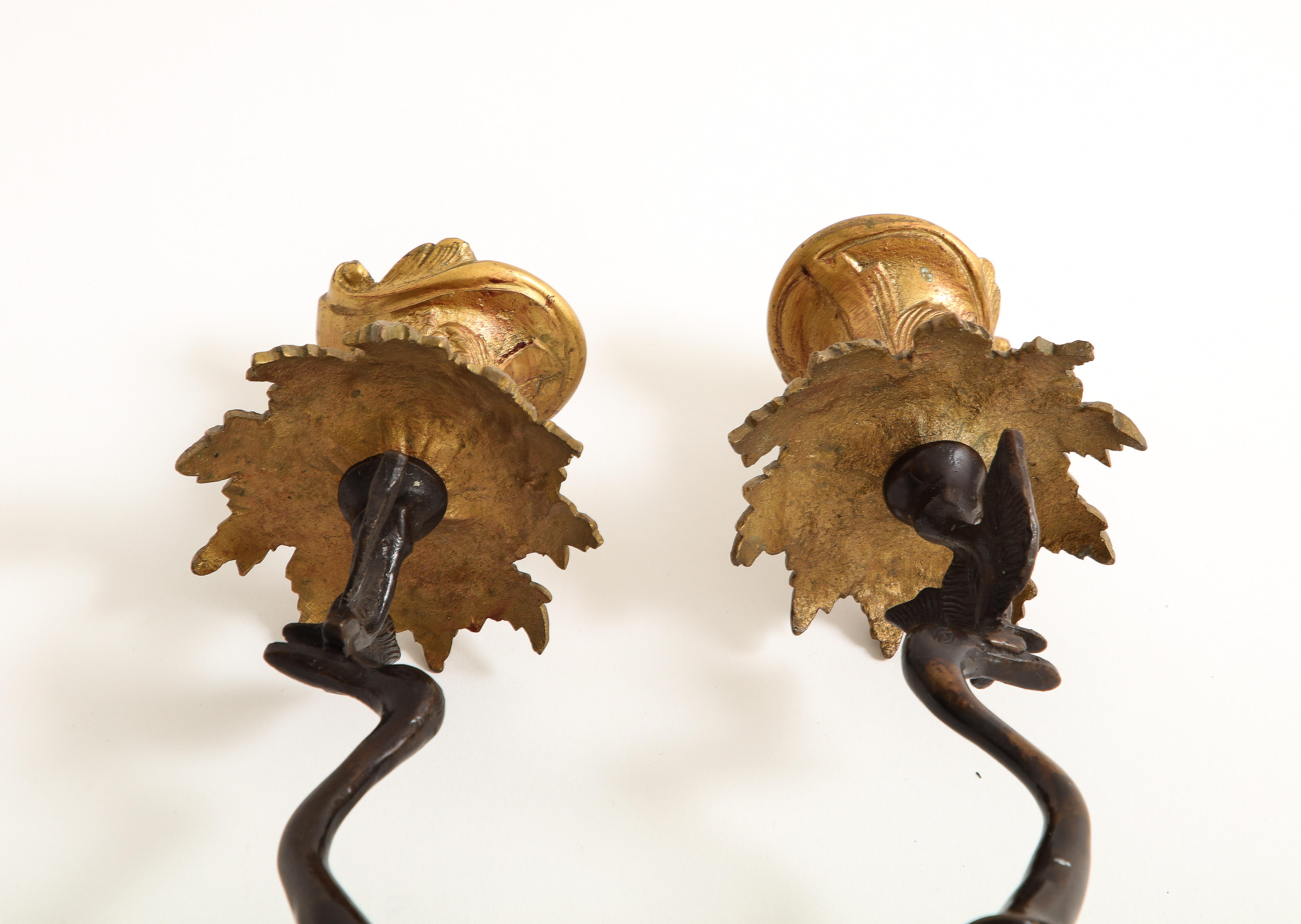 Paar patinierte und vergoldete Bronze-Kerzenständer in Kranichform aus dem 19. Jahrhundert im Angebot 7