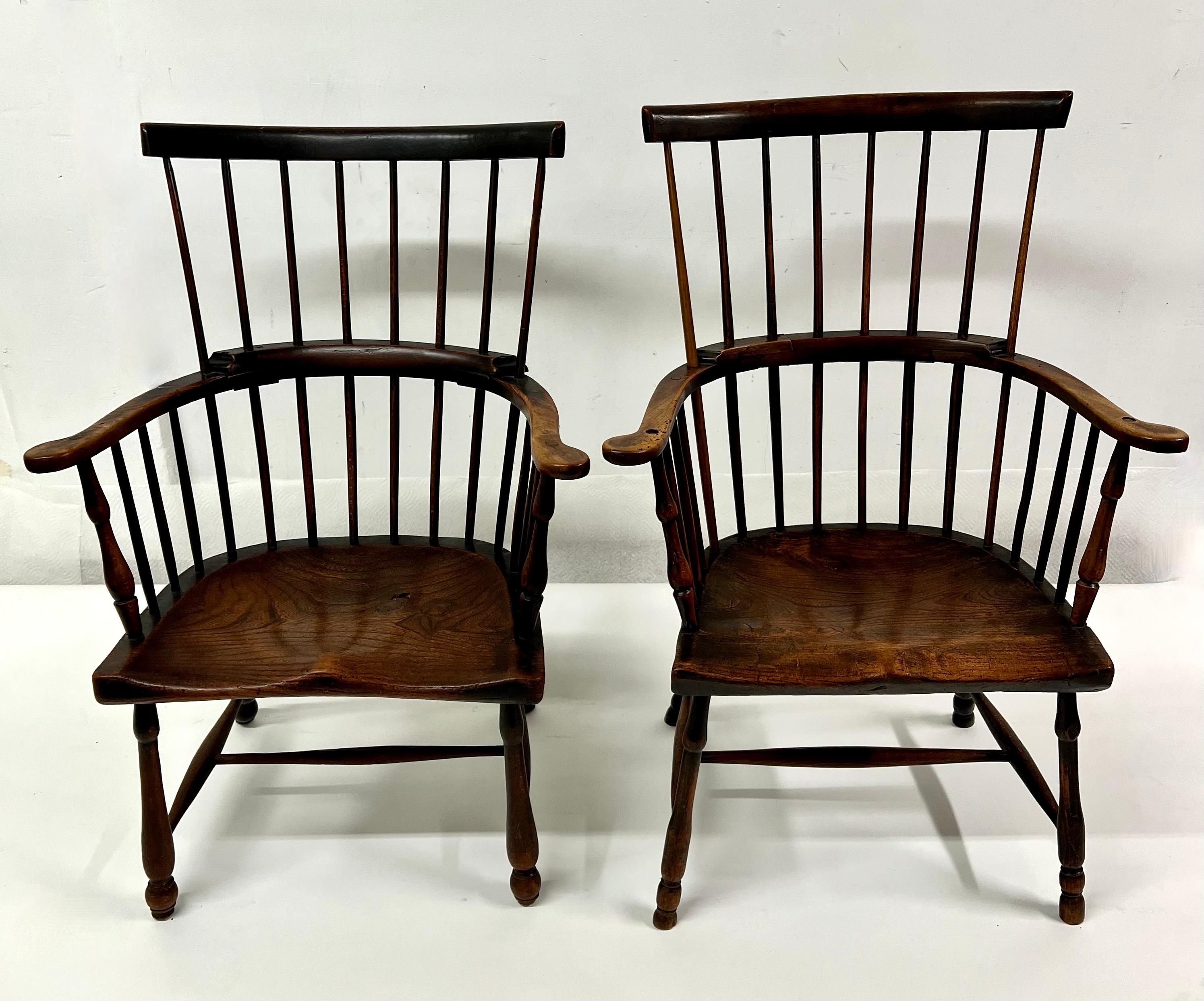 Patinierte Windsor-Stühle des 19. Jahrhunderts, Paar im Angebot 6