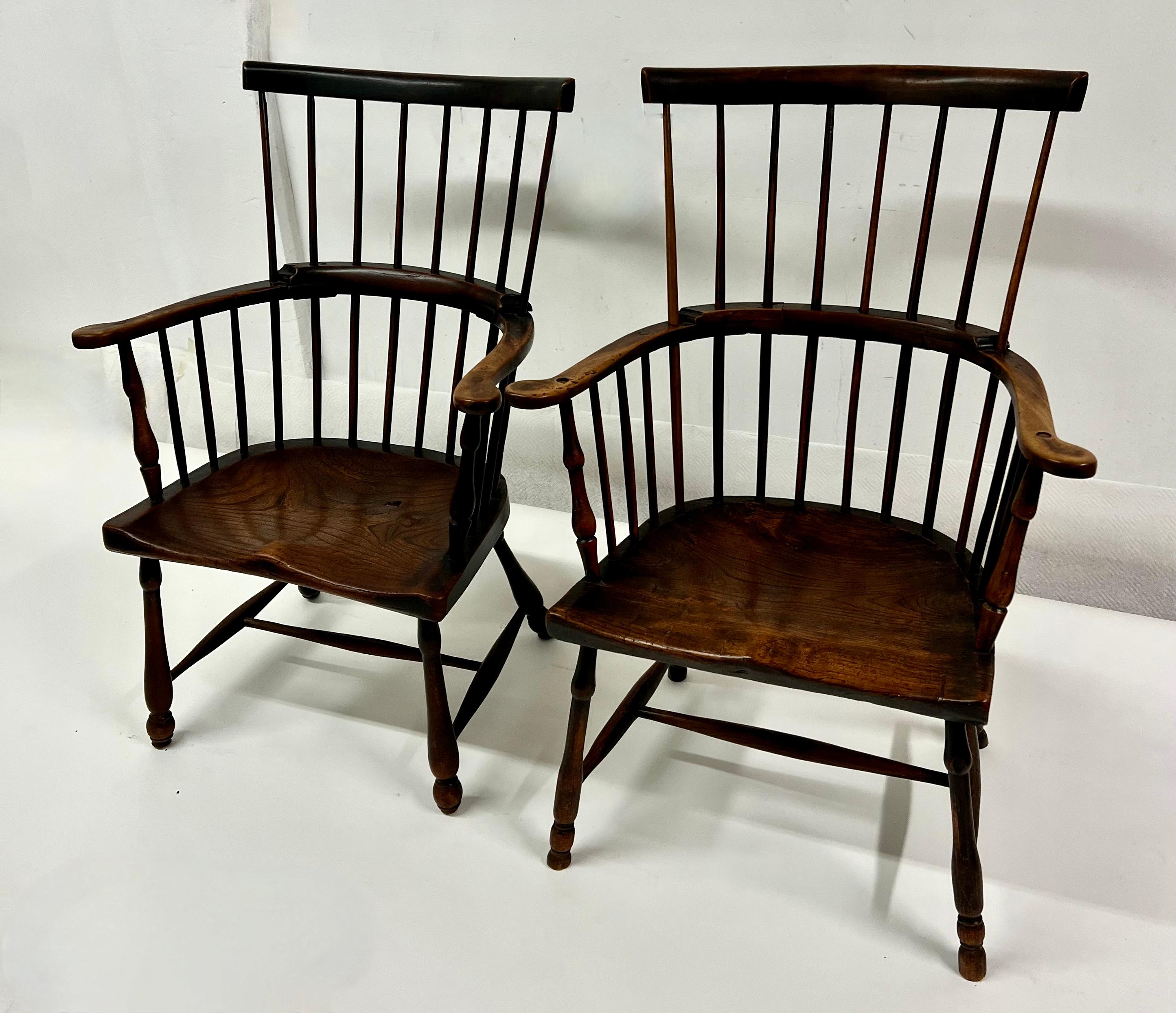 Pair of 19th Century Patinated Windsor Chairs For Sale 7