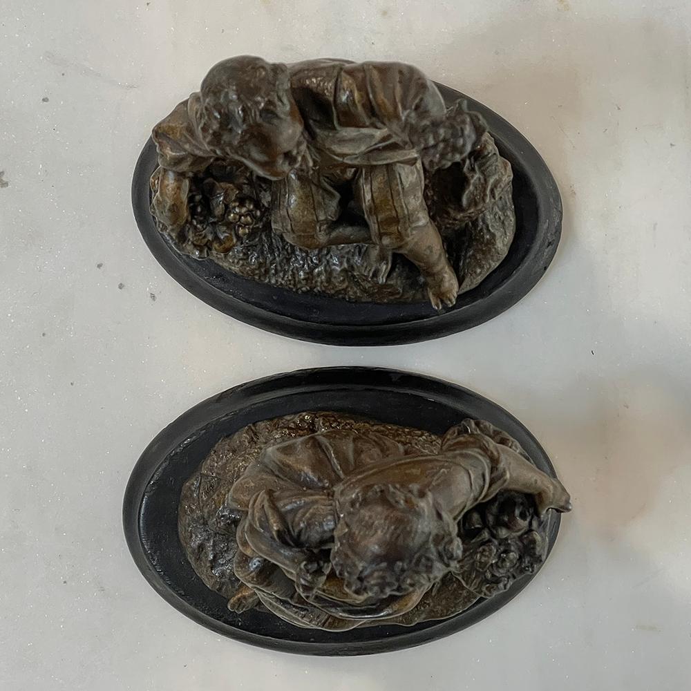 Paire de petites statues en zinc brut du 19ème siècle, serre-livres en vente 11
