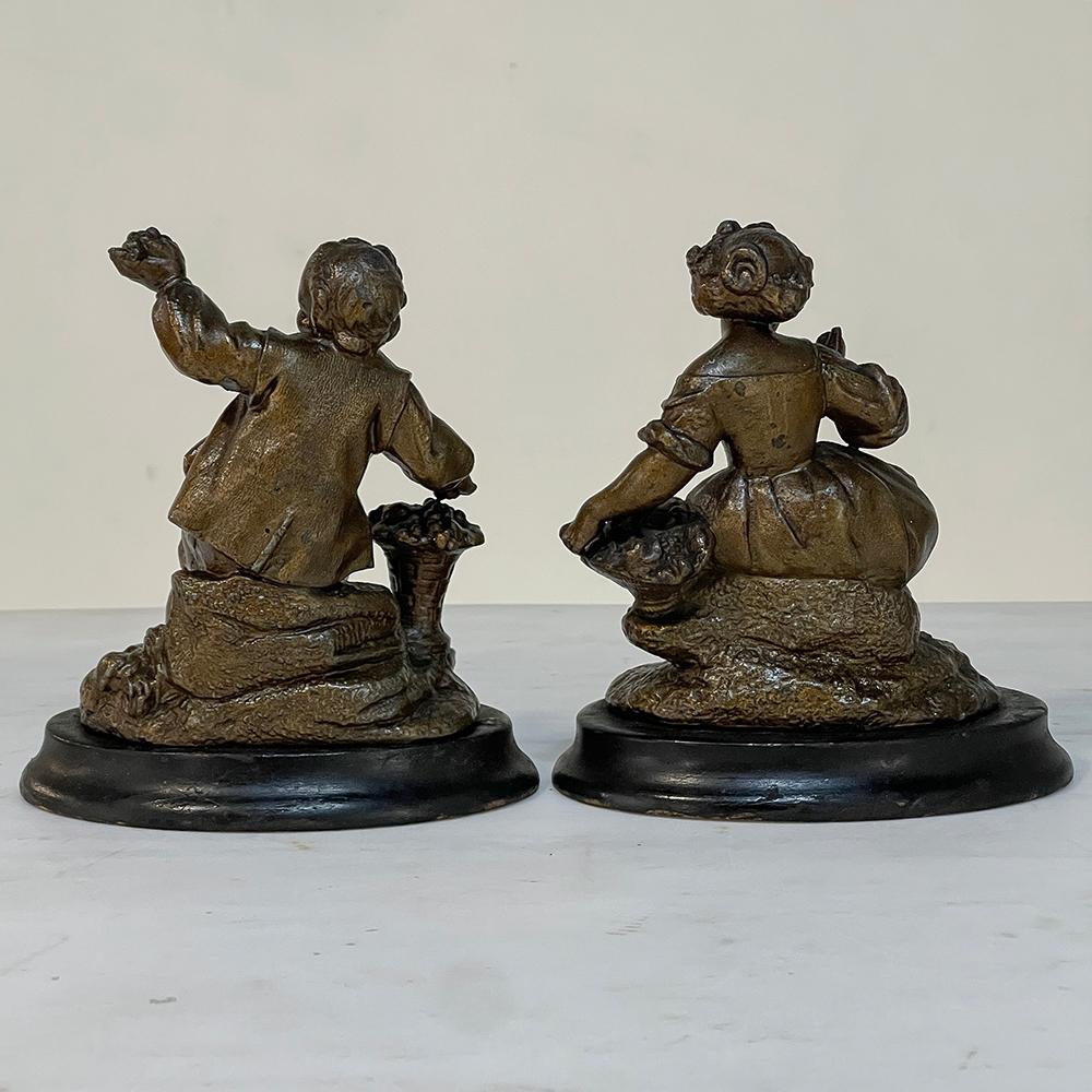 Paire de petites statues en zinc brut du 19ème siècle, serre-livres en vente 1